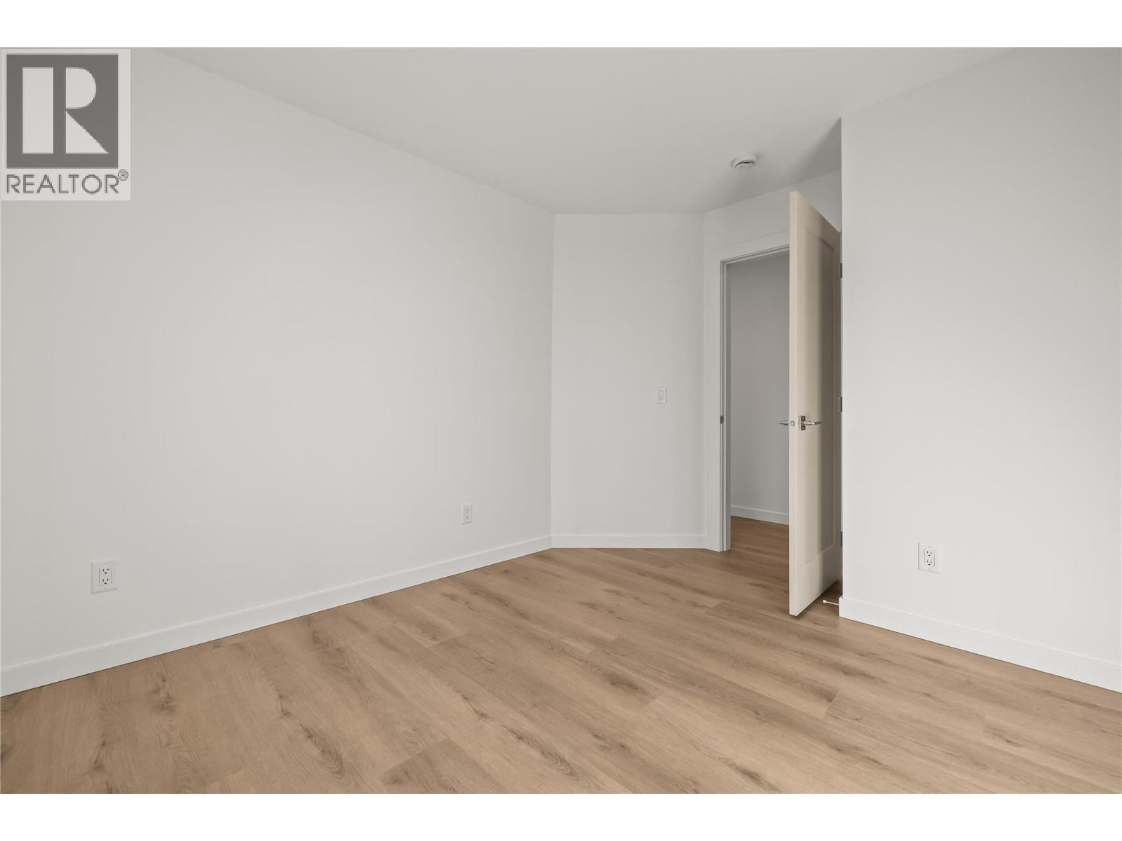 Picture for Unit #2, 2957 Conlin  Court https://www.cirrealty.ca/reb/bc/6/10364956_26.jpg