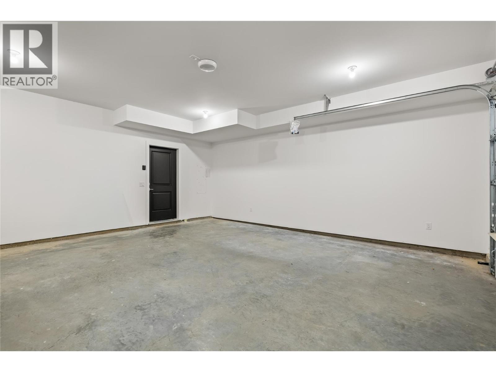 Picture for Unit #2, 2957 Conlin  Court https://www.cirrealty.ca/reb/bc/6/10364956_32.jpg