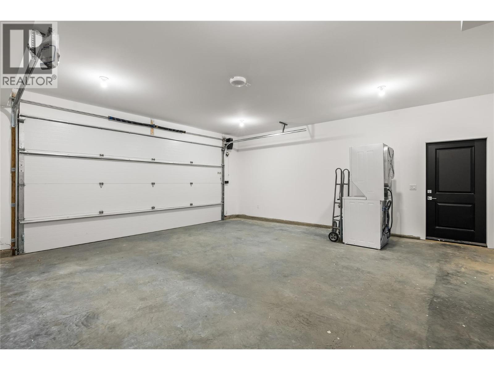 Picture for Unit #2, 2957 Conlin  Court https://www.cirrealty.ca/reb/bc/6/10364956_33.jpg