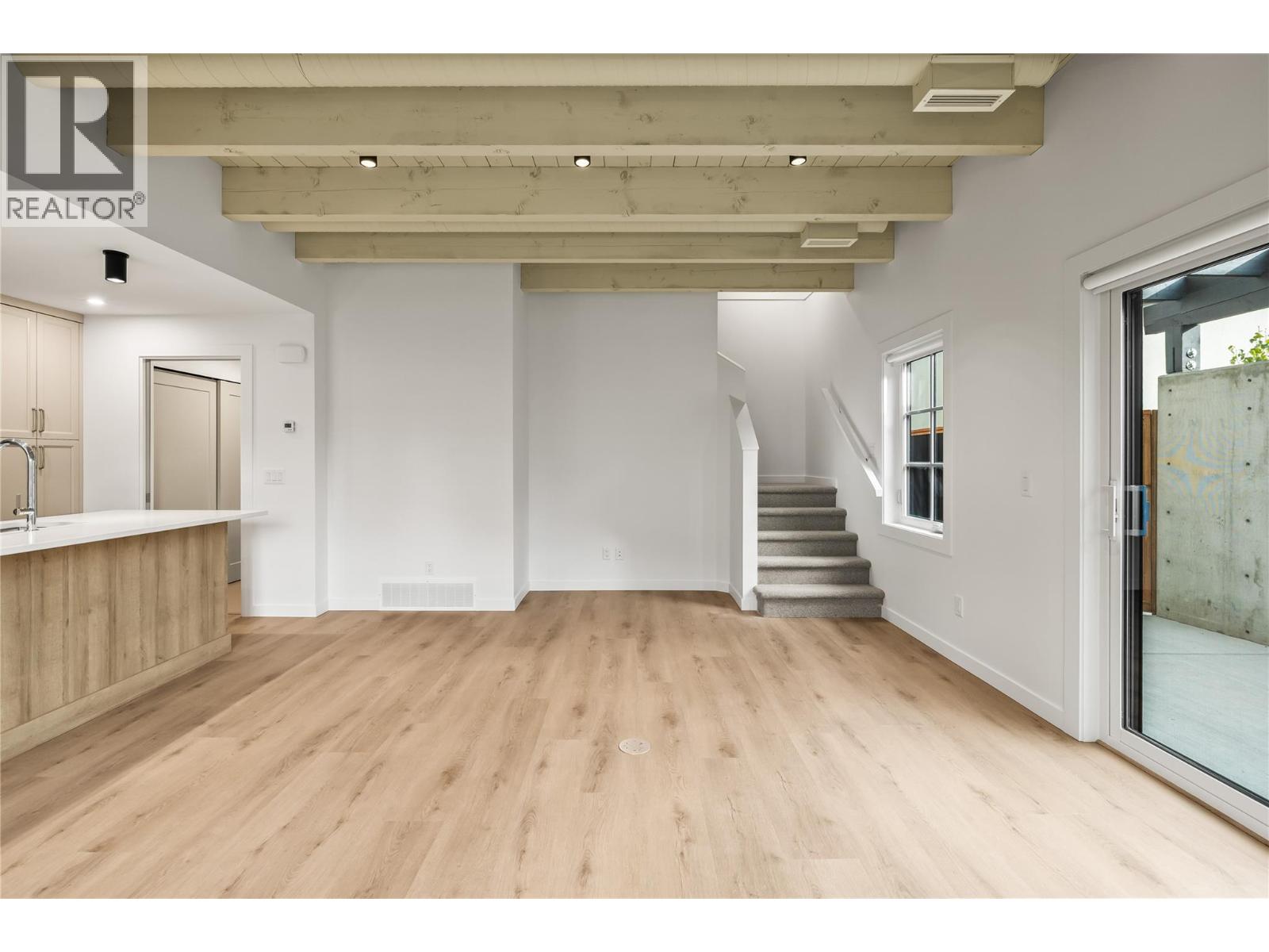 Picture for Unit #2, 2957 Conlin  Court https://www.cirrealty.ca/reb/bc/6/10364956_9.jpg