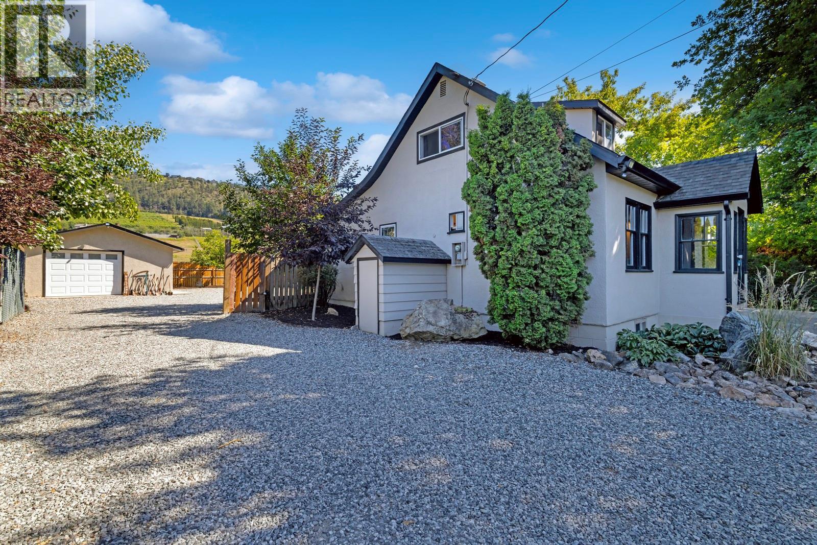 Picture for 431 Valley  Road https://www.cirrealty.ca/reb/bc/6/10364966_15.jpg