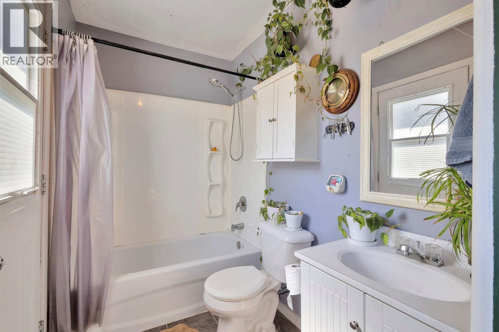 Picture for 431 Valley  Road https://www.cirrealty.ca/reb/bc/6/10364966_19.jpg