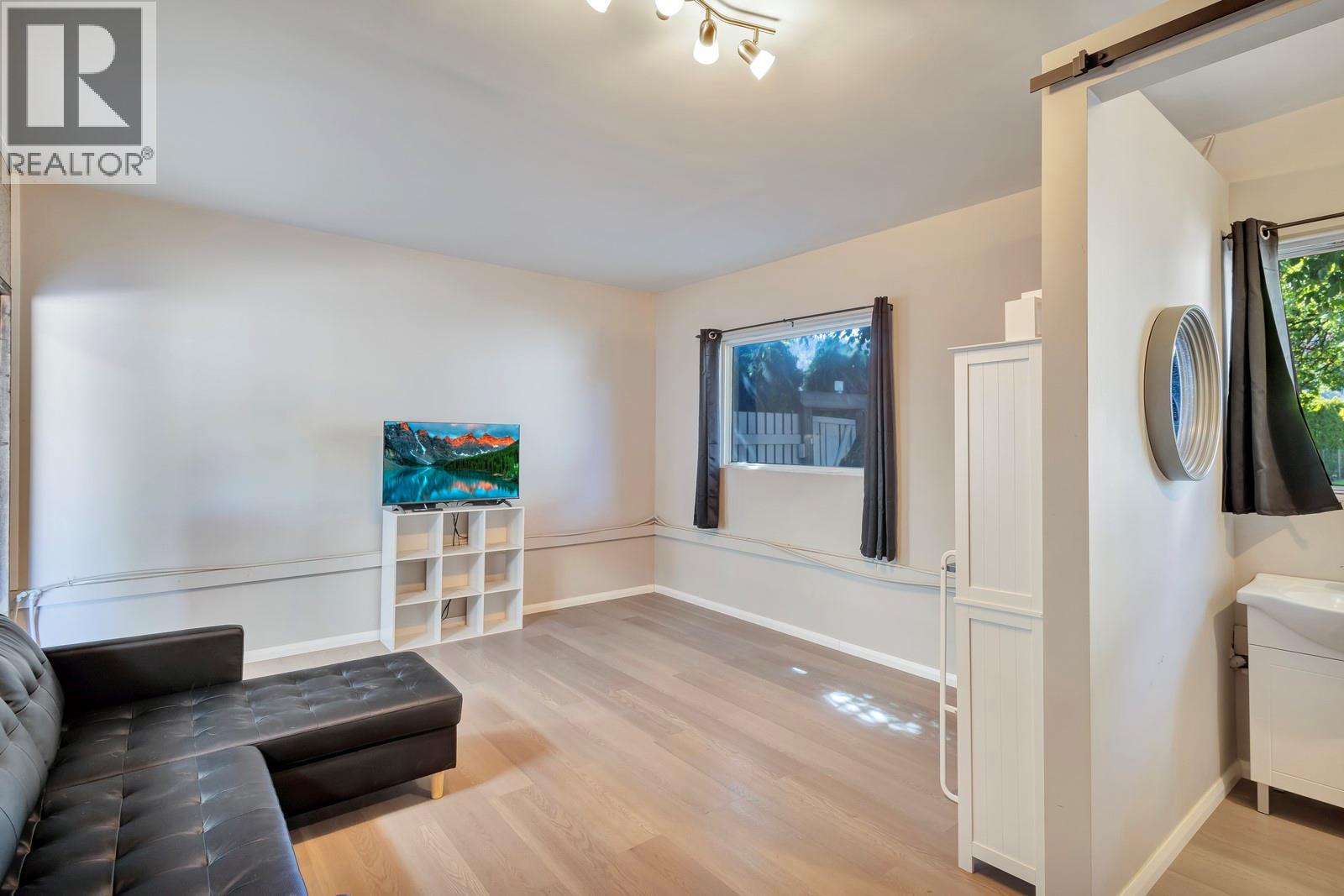 Picture for 431 Valley  Road https://www.cirrealty.ca/reb/bc/6/10364966_22.jpg