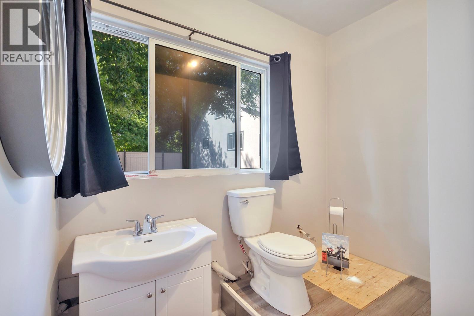 Picture for 431 Valley  Road https://www.cirrealty.ca/reb/bc/6/10364966_23.jpg