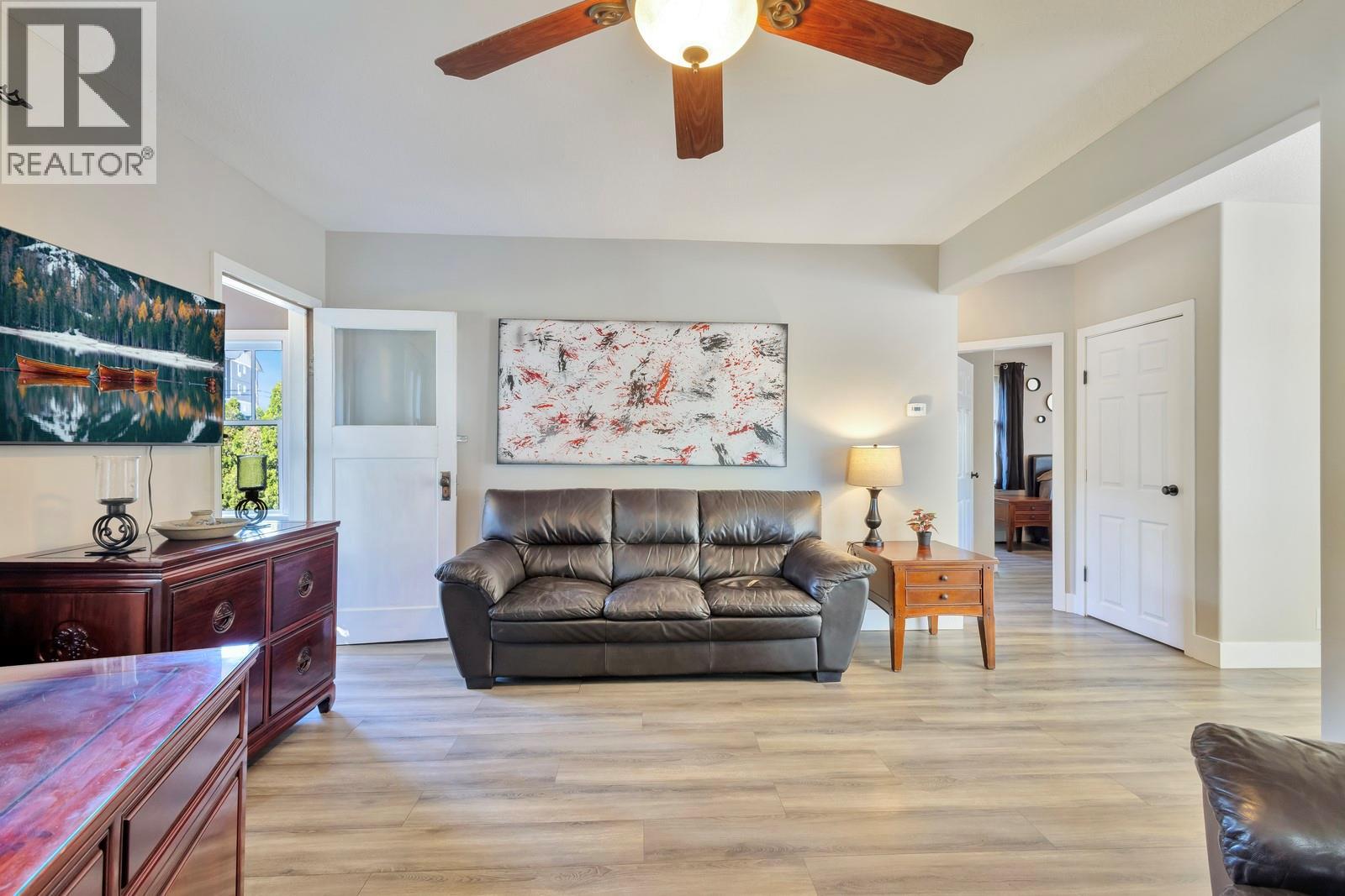 Picture for 431 Valley  Road https://www.cirrealty.ca/reb/bc/6/10364966_32.jpg