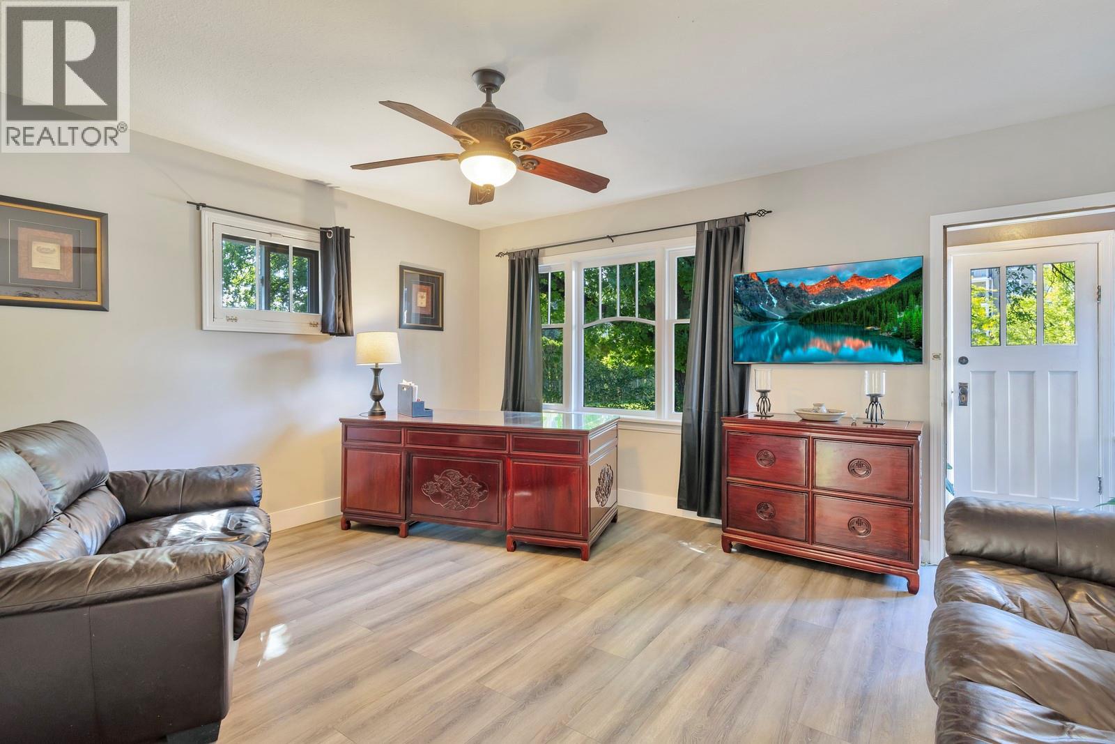 Picture for 431 Valley  Road https://www.cirrealty.ca/reb/bc/6/10364966_33.jpg