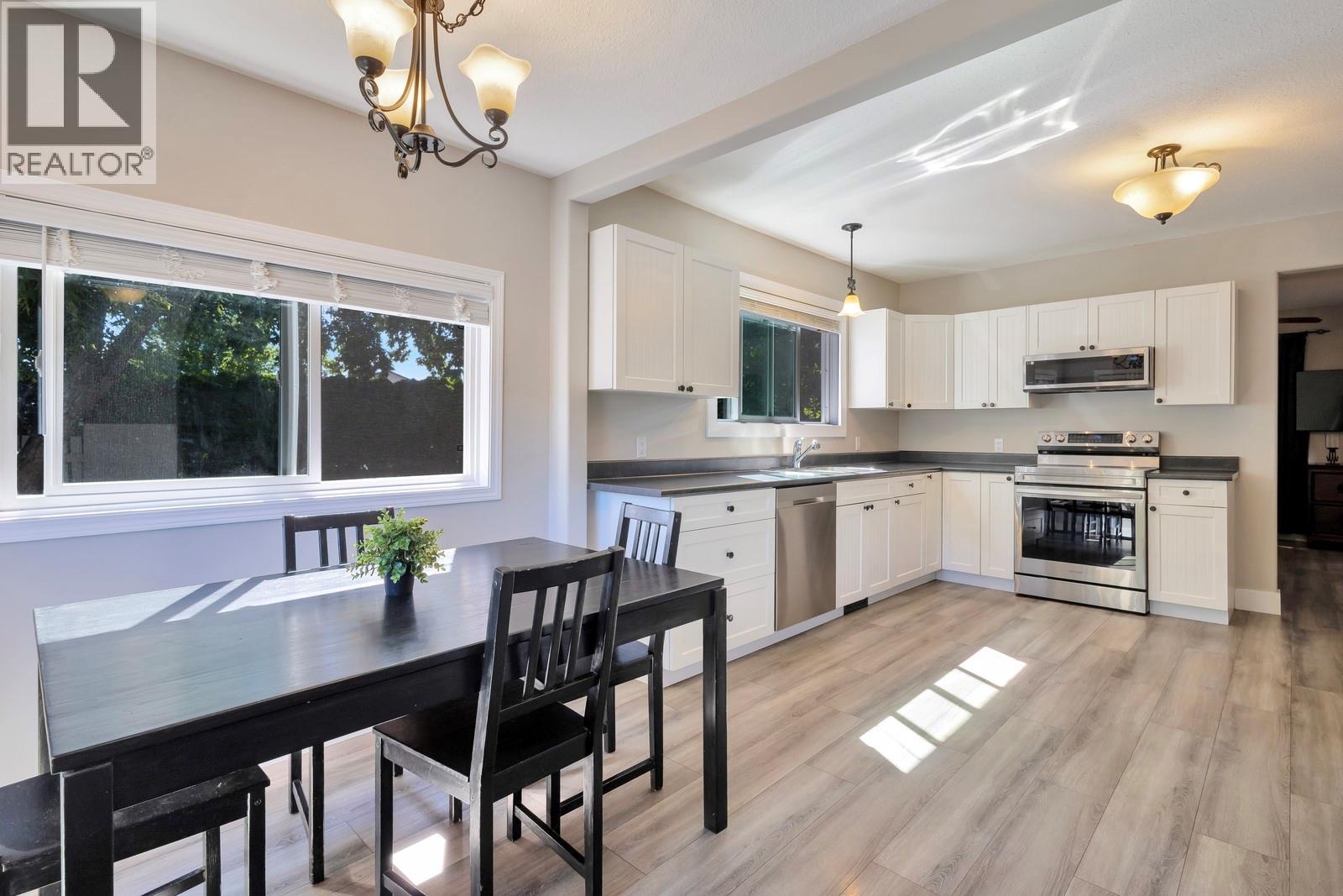 Picture for 431 Valley  Road https://www.cirrealty.ca/reb/bc/6/10364966_34.jpg