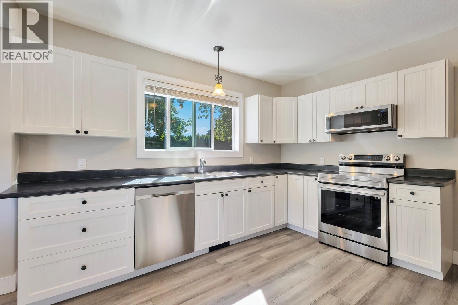 Picture for 431 Valley  Road https://www.cirrealty.ca/reb/bc/6/10364966_35.jpg