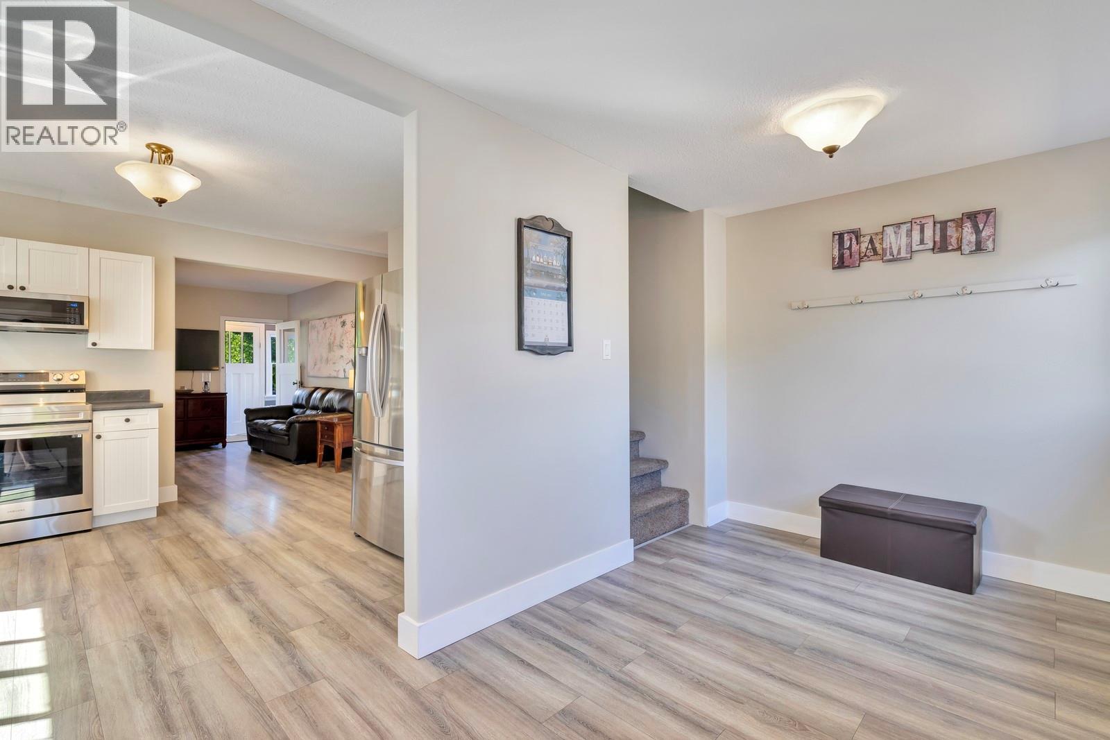 Picture for 431 Valley  Road https://www.cirrealty.ca/reb/bc/6/10364966_37.jpg