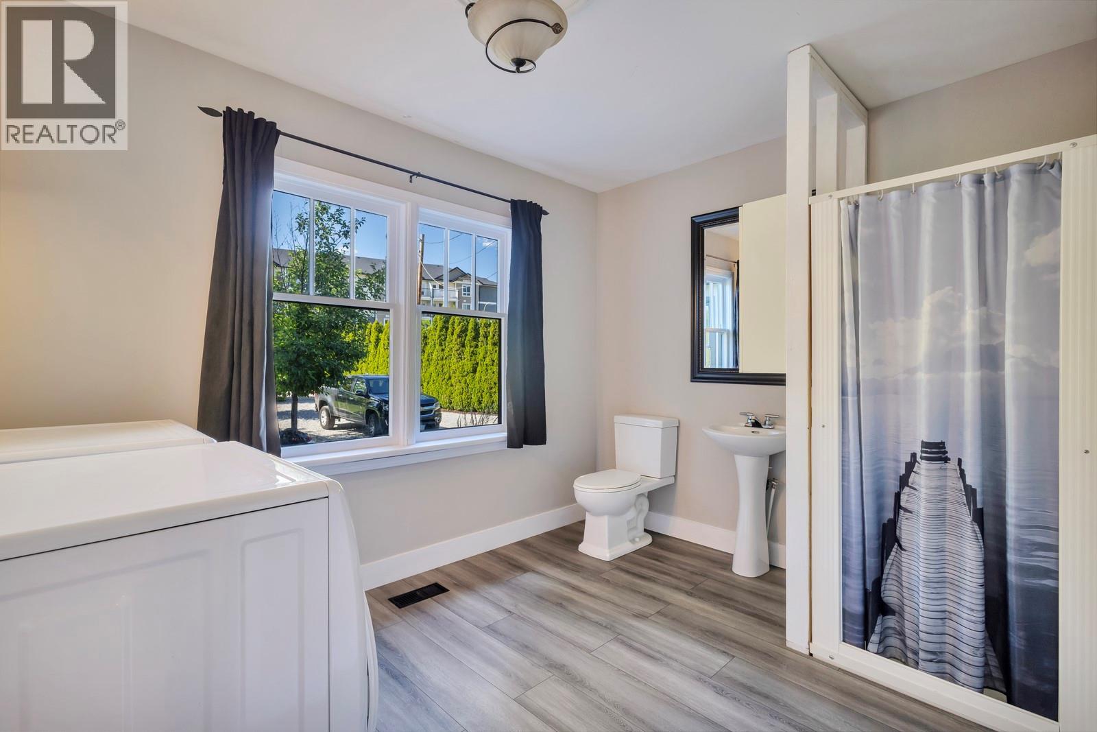 Picture for 431 Valley  Road https://www.cirrealty.ca/reb/bc/6/10364966_38.jpg