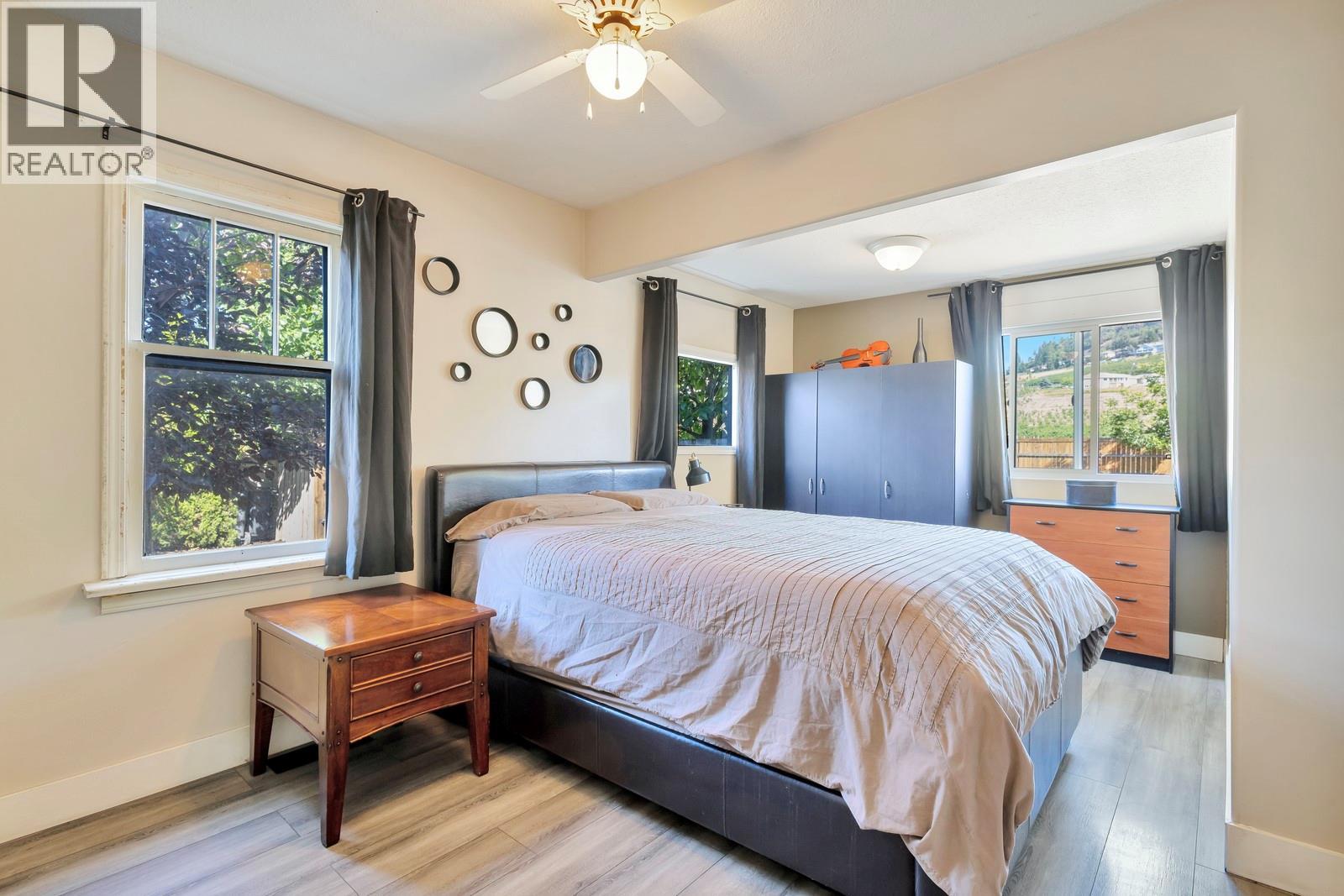 Picture for 431 Valley  Road https://www.cirrealty.ca/reb/bc/6/10364966_40.jpg