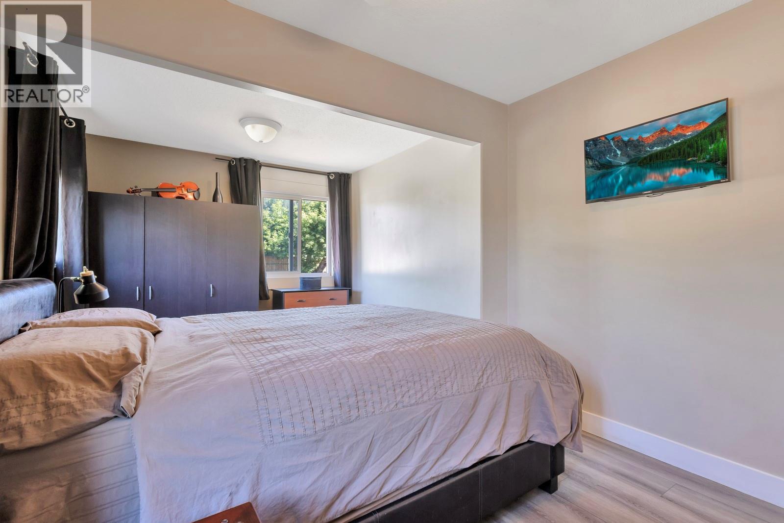 Picture for 431 Valley  Road https://www.cirrealty.ca/reb/bc/6/10364966_42.jpg