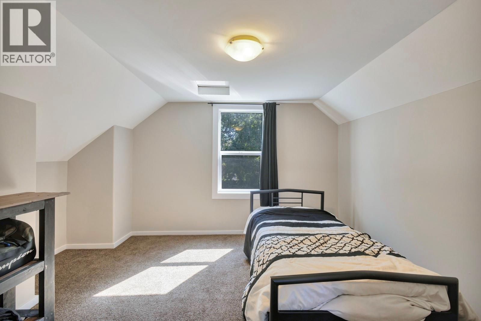 Picture for 431 Valley  Road https://www.cirrealty.ca/reb/bc/6/10364966_43.jpg