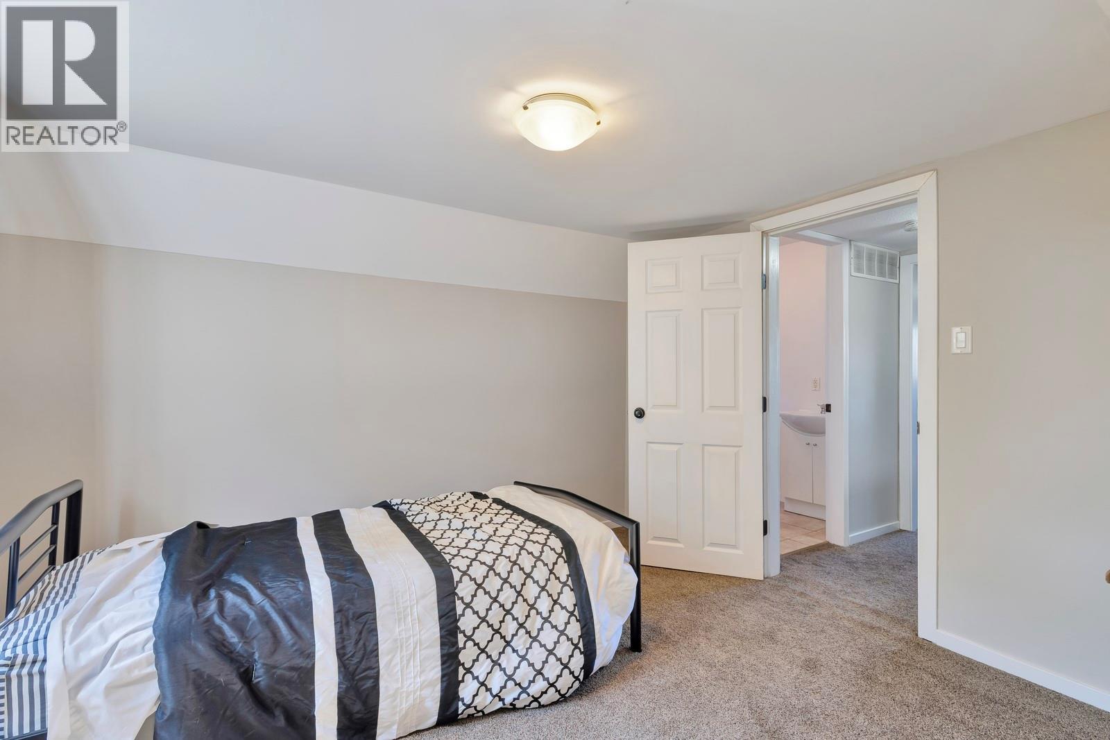 Picture for 431 Valley  Road https://www.cirrealty.ca/reb/bc/6/10364966_44.jpg