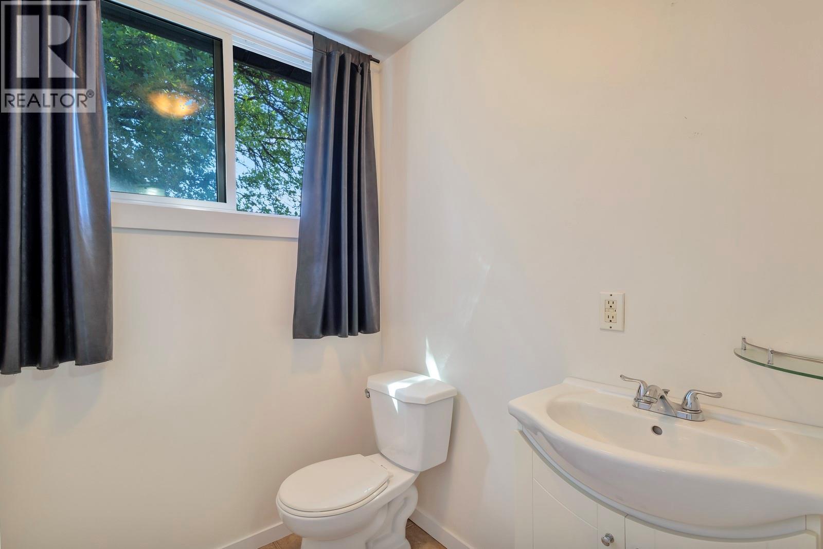 Picture for 431 Valley  Road https://www.cirrealty.ca/reb/bc/6/10364966_48.jpg