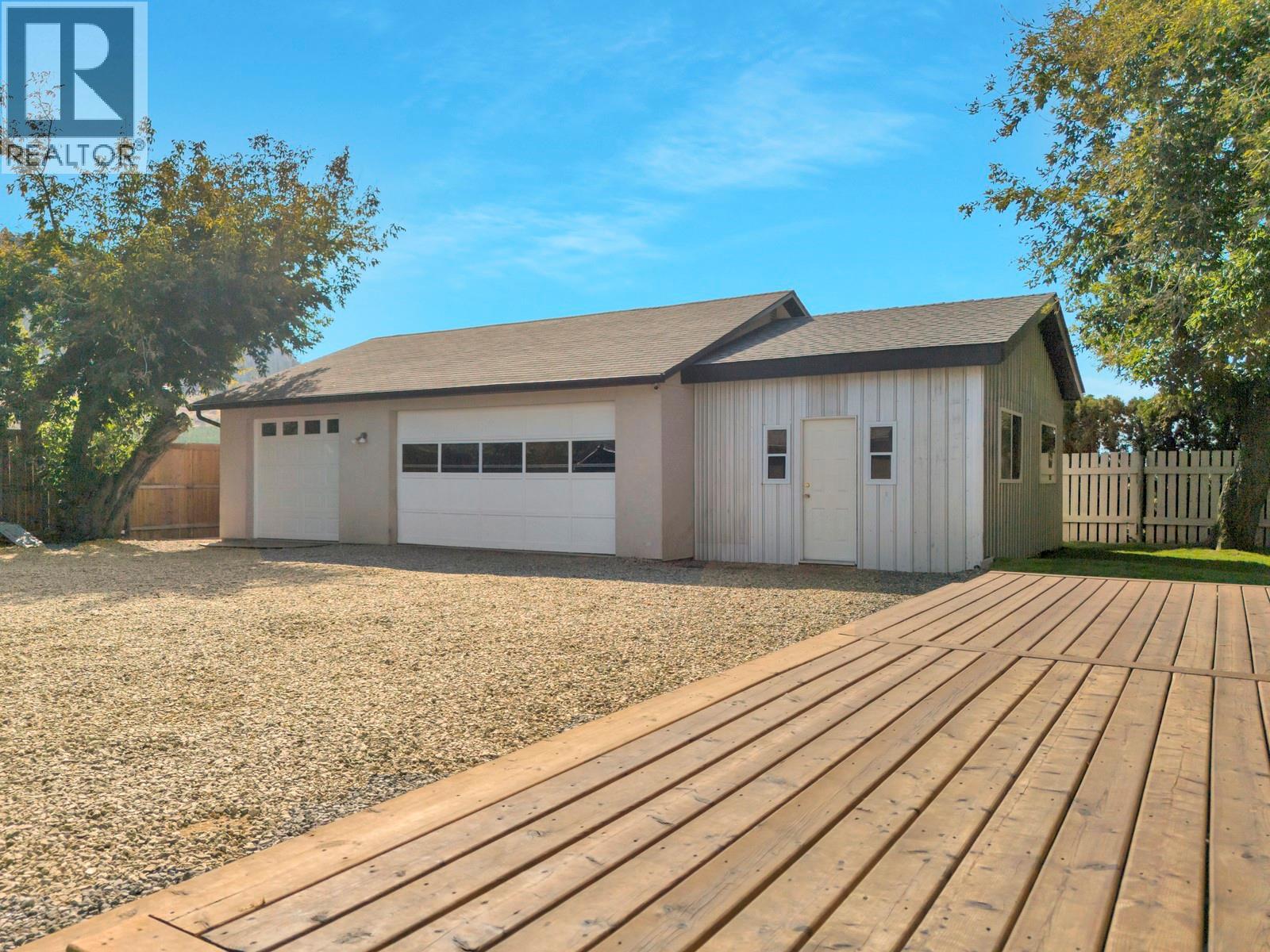 Picture for 431 Valley  Road https://www.cirrealty.ca/reb/bc/6/10364966_7.jpg