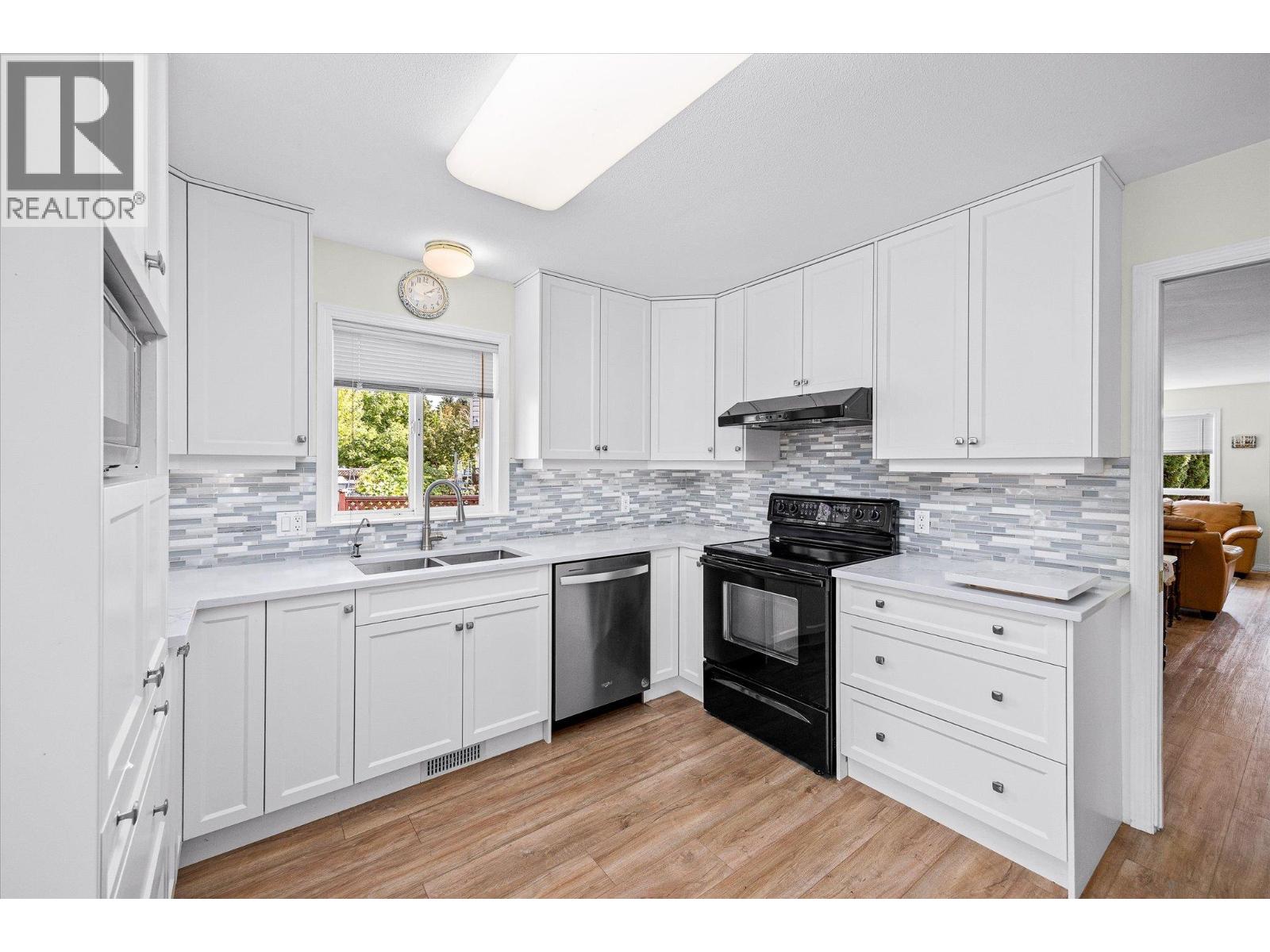 Picture for 1160 Kneller  Court https://www.cirrealty.ca/reb/bc/6/10365316_10.jpg