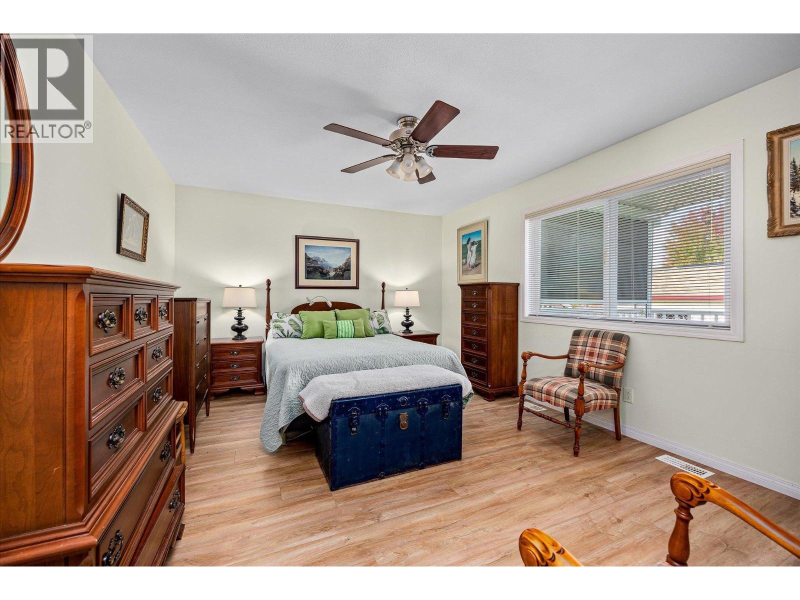 Picture for 1160 Kneller  Court https://www.cirrealty.ca/reb/bc/6/10365316_15.jpg