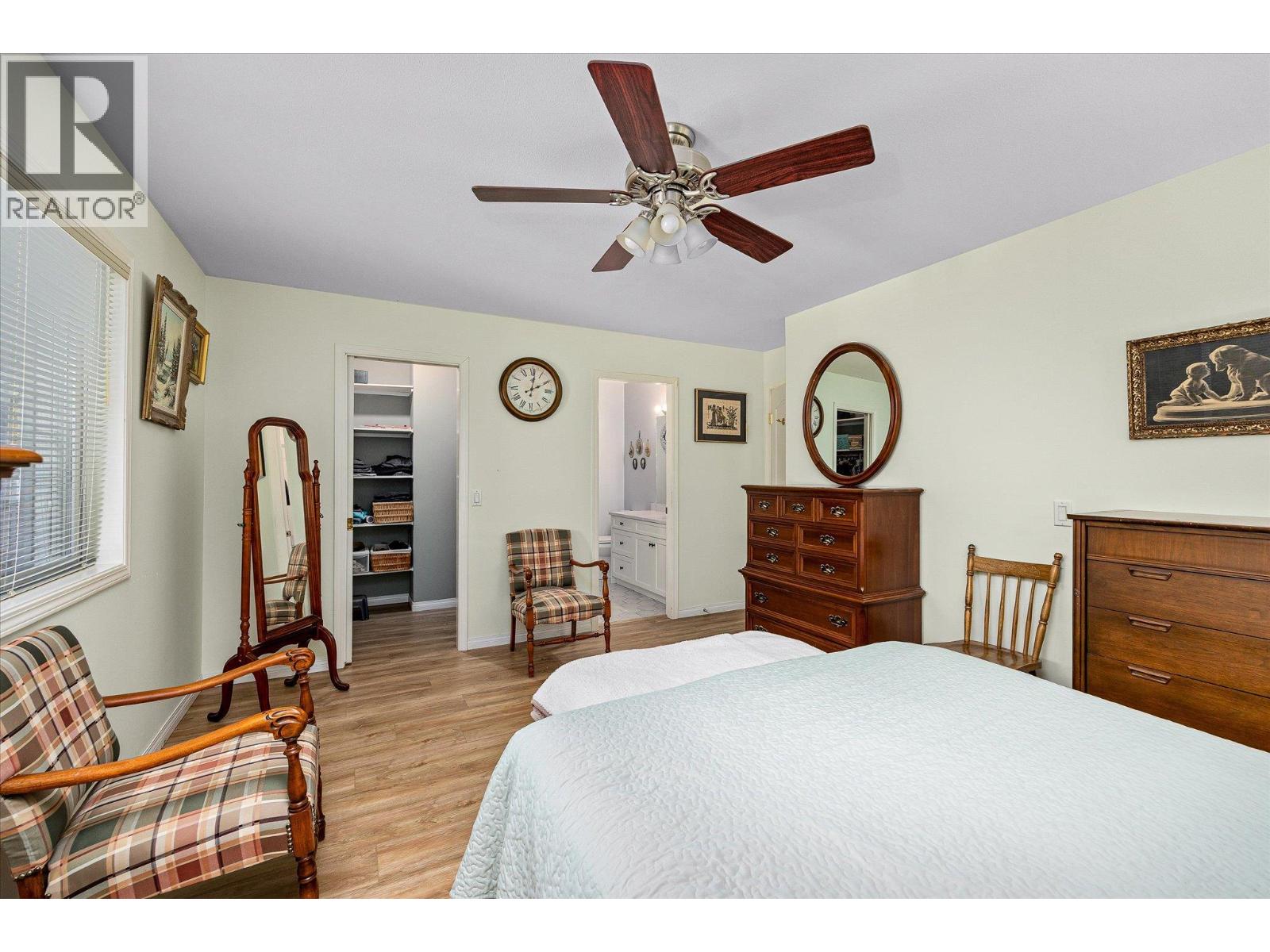 Picture for 1160 Kneller  Court https://www.cirrealty.ca/reb/bc/6/10365316_16.jpg