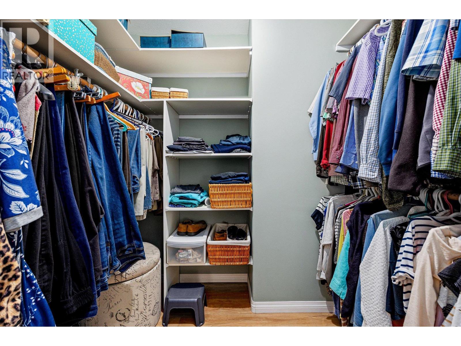 Picture for 1160 Kneller  Court https://www.cirrealty.ca/reb/bc/6/10365316_18.jpg