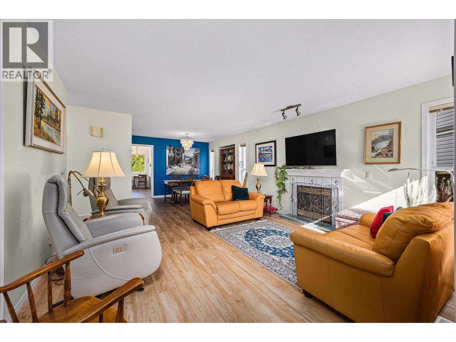 Picture for 1160 Kneller  Court https://www.cirrealty.ca/reb/bc/6/10365316_7.jpg