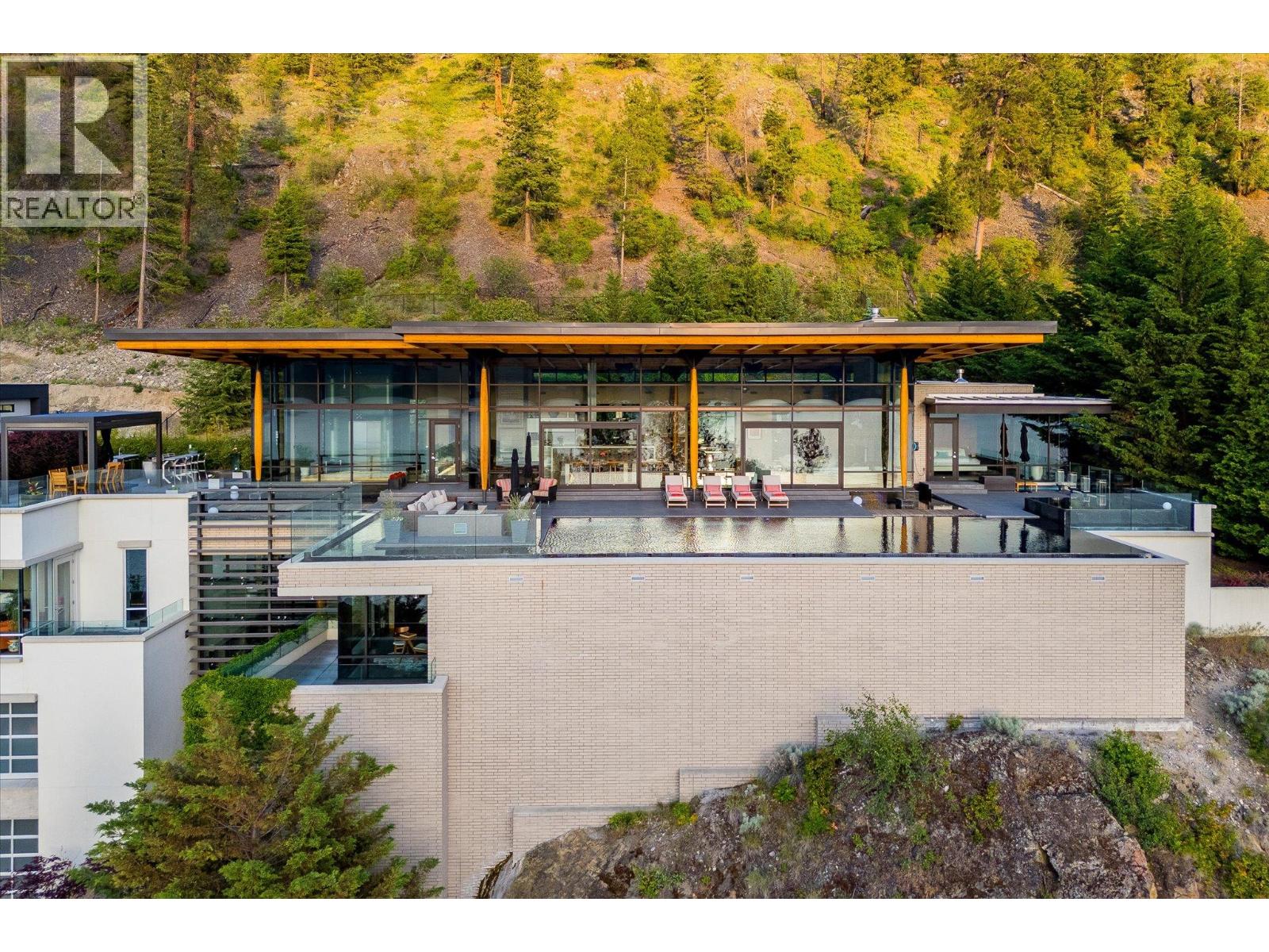 Picture for Unit #19, 180 Sheerwater  Court https://www.cirrealty.ca/reb/bc/6/10365336_3.jpg