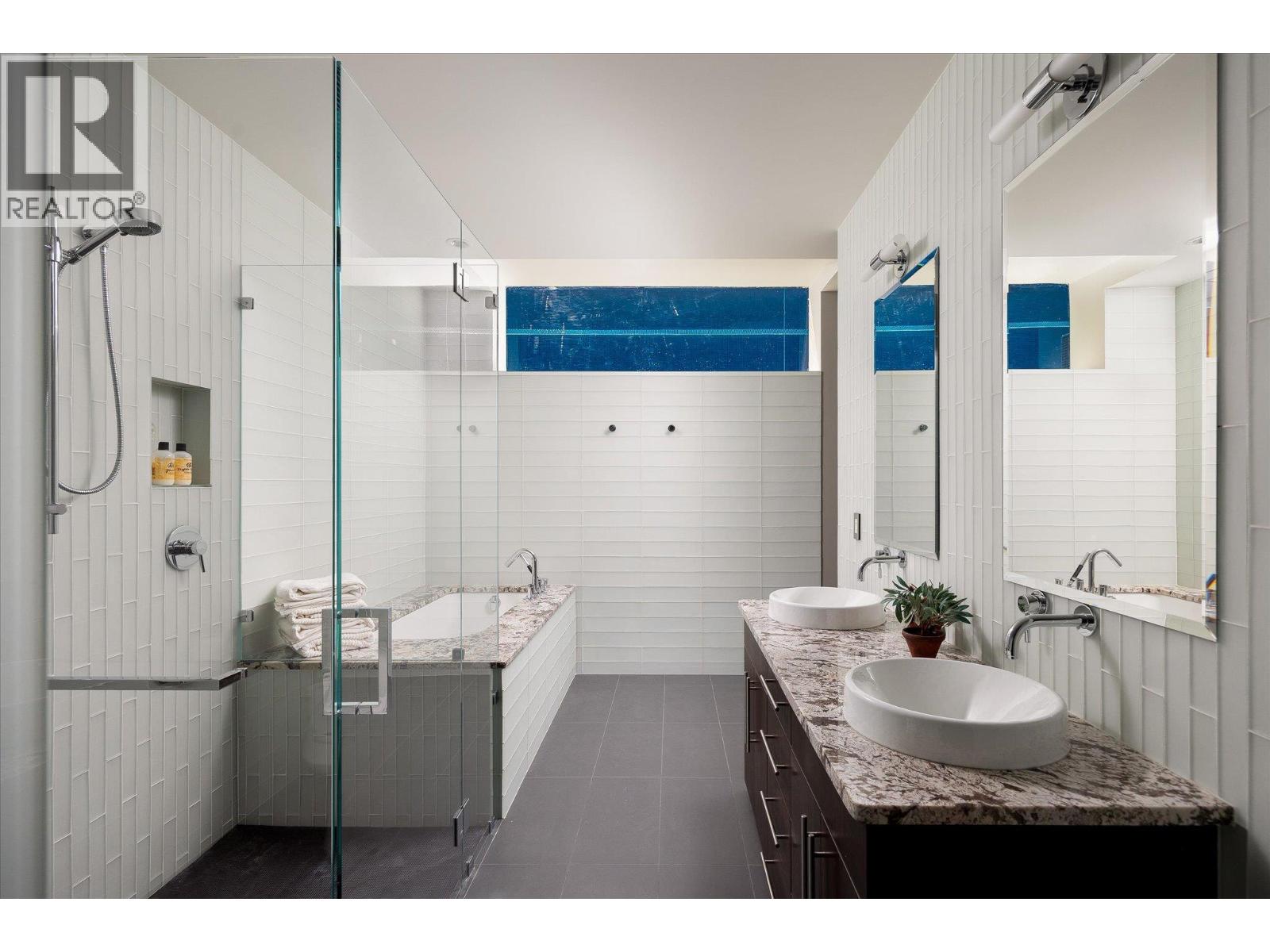 Picture for Unit #19, 180 Sheerwater  Court https://www.cirrealty.ca/reb/bc/6/10365336_43.jpg