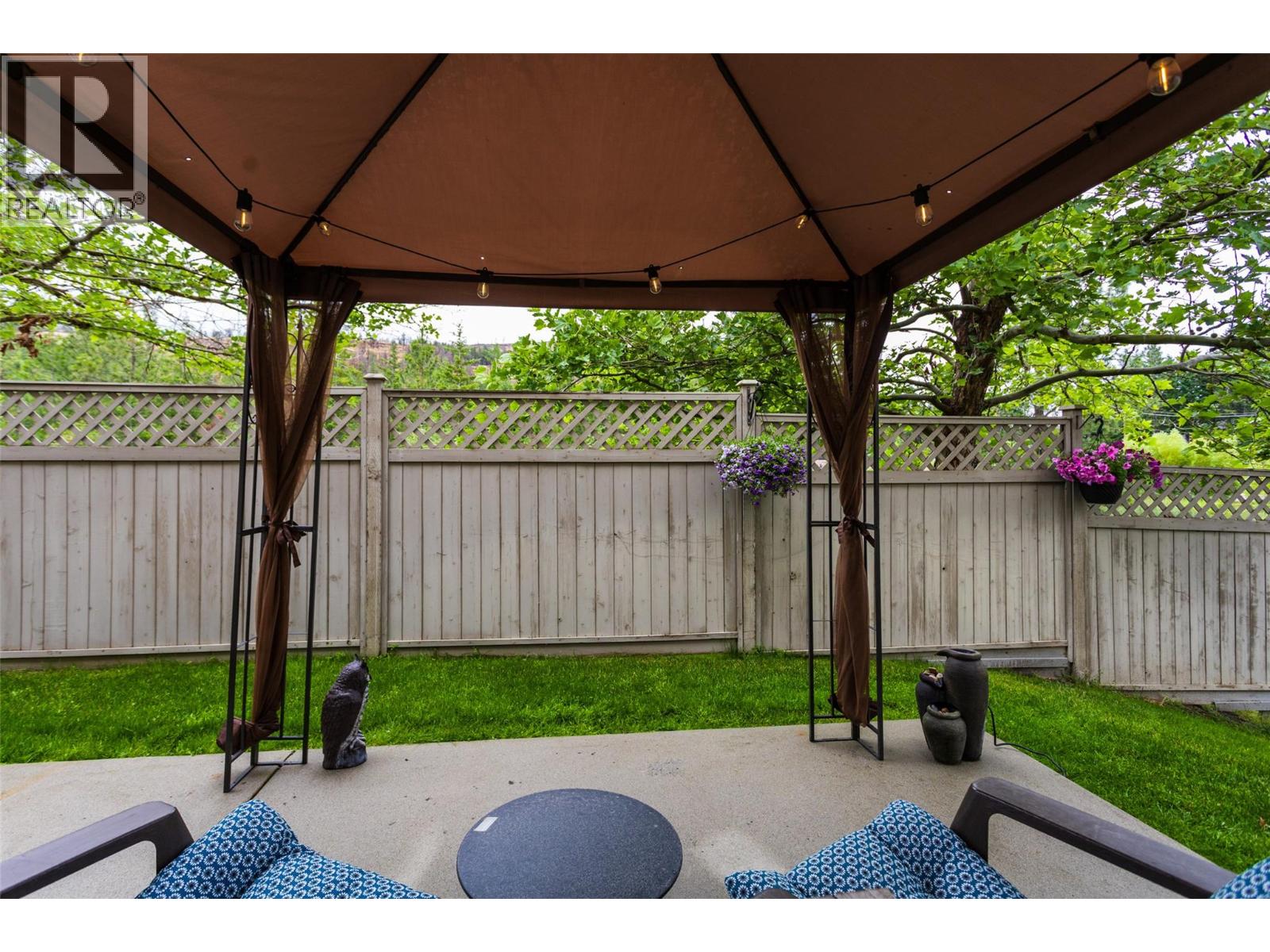 Picture for Unit #15, 1798 Olympus  Way https://www.cirrealty.ca/reb/bc/6/10365366_13.jpg