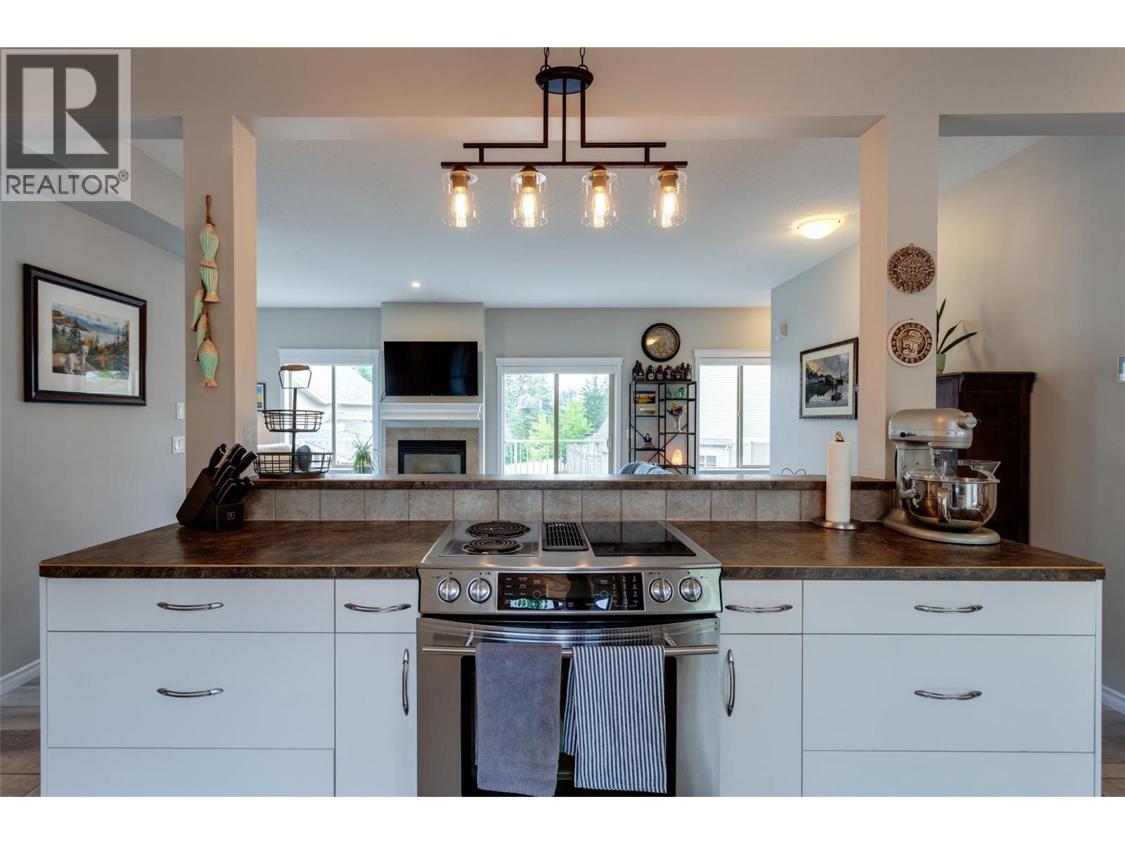 Picture for Unit #15, 1798 Olympus  Way https://www.cirrealty.ca/reb/bc/6/10365366_7.jpg