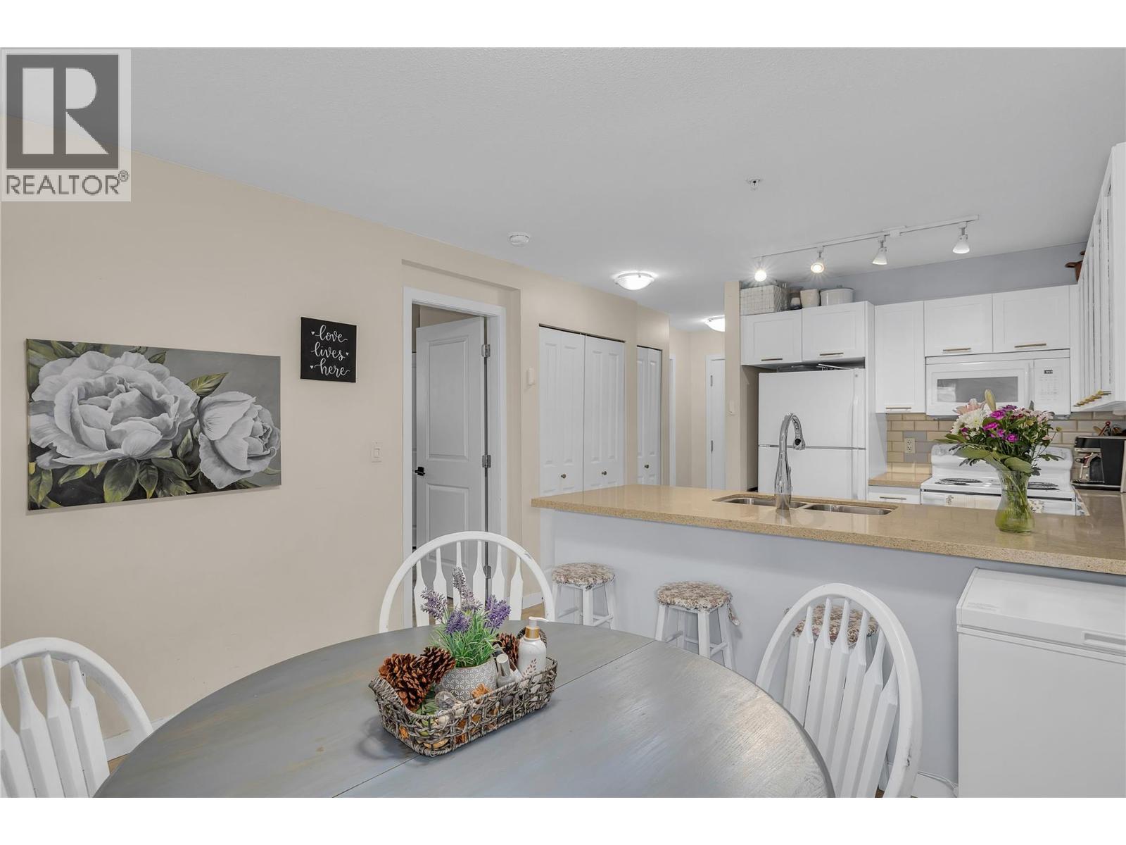 Picture for Unit #111, 539 Yates  Road https://www.cirrealty.ca/reb/bc/6/10365406_22.jpg