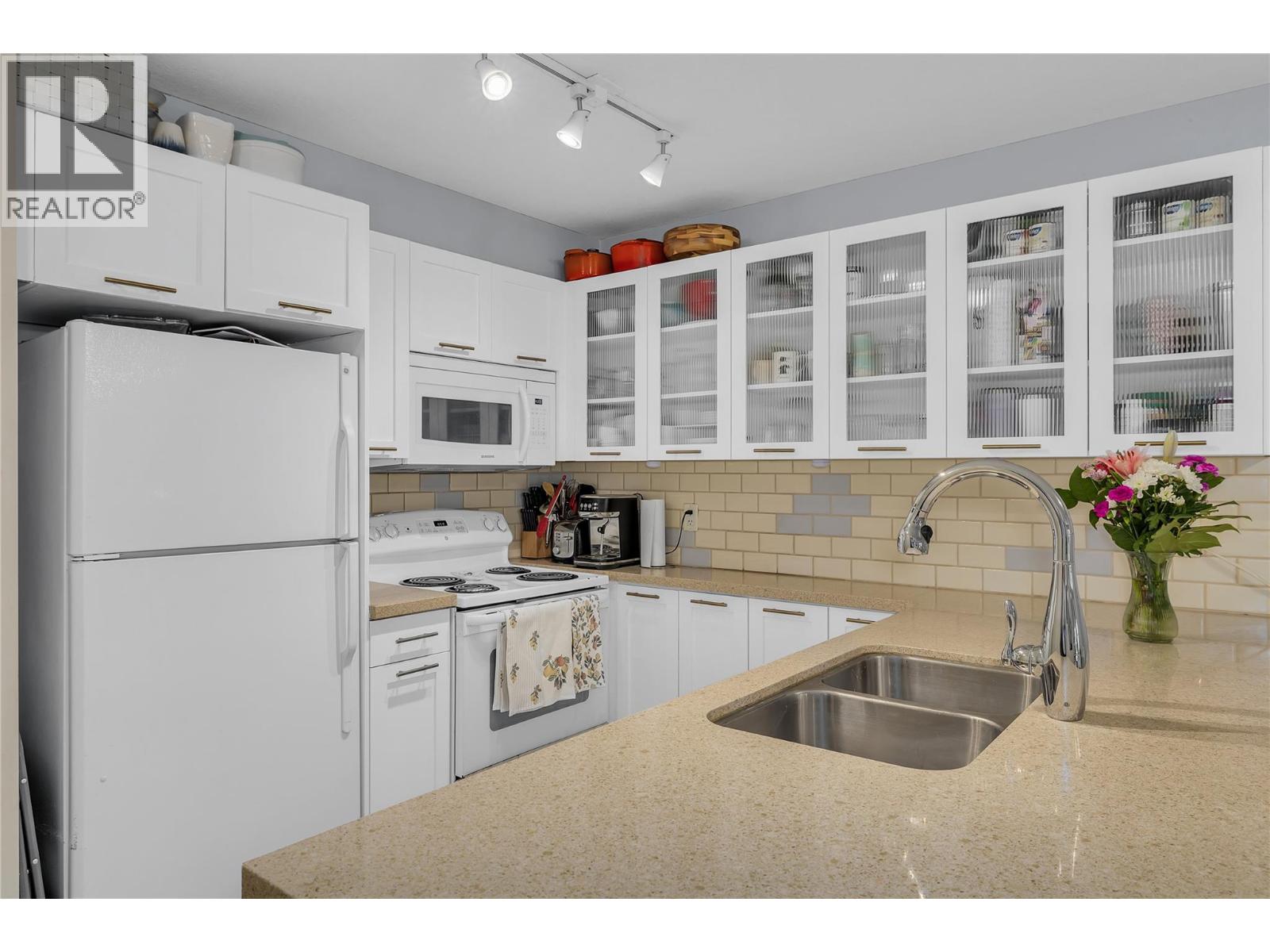 Picture for Unit #111, 539 Yates  Road https://www.cirrealty.ca/reb/bc/6/10365406_23.jpg