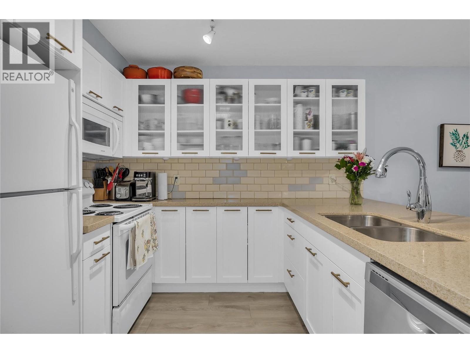 Picture for Unit #111, 539 Yates  Road https://www.cirrealty.ca/reb/bc/6/10365406_24.jpg