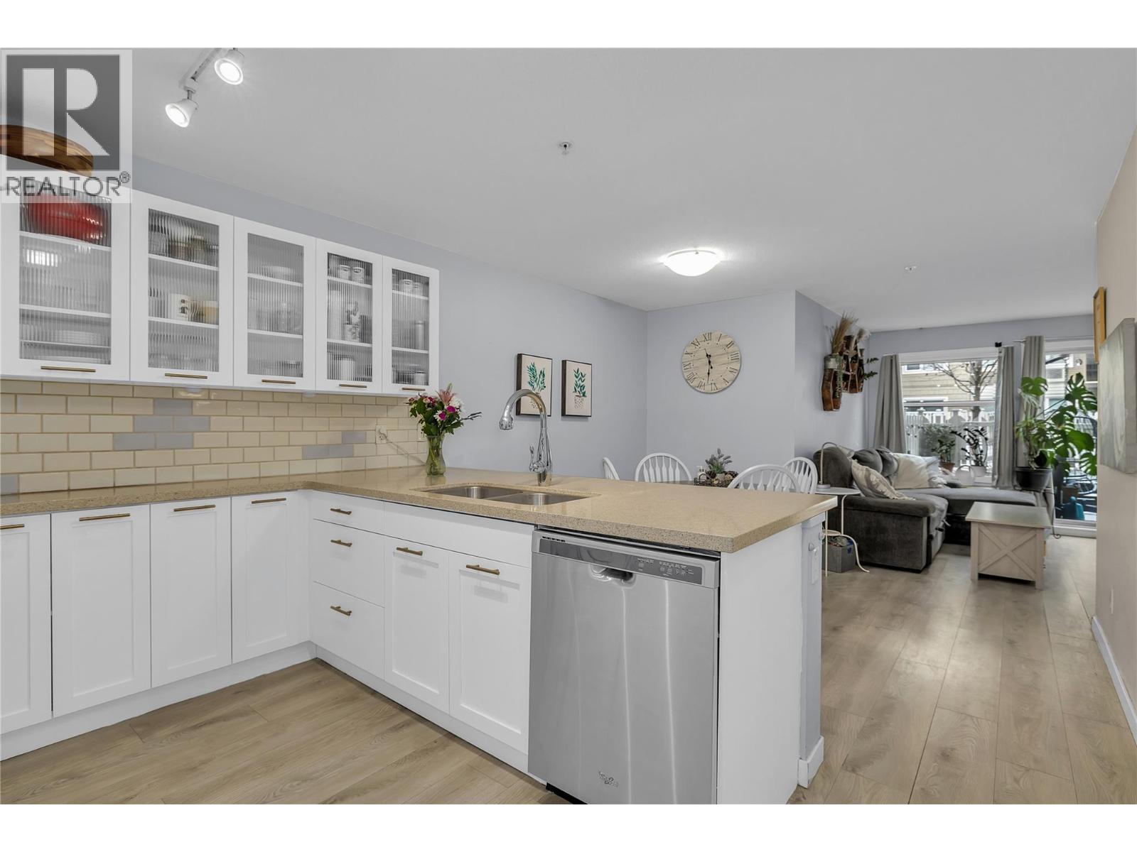 Picture for Unit #111, 539 Yates  Road https://www.cirrealty.ca/reb/bc/6/10365406_25.jpg