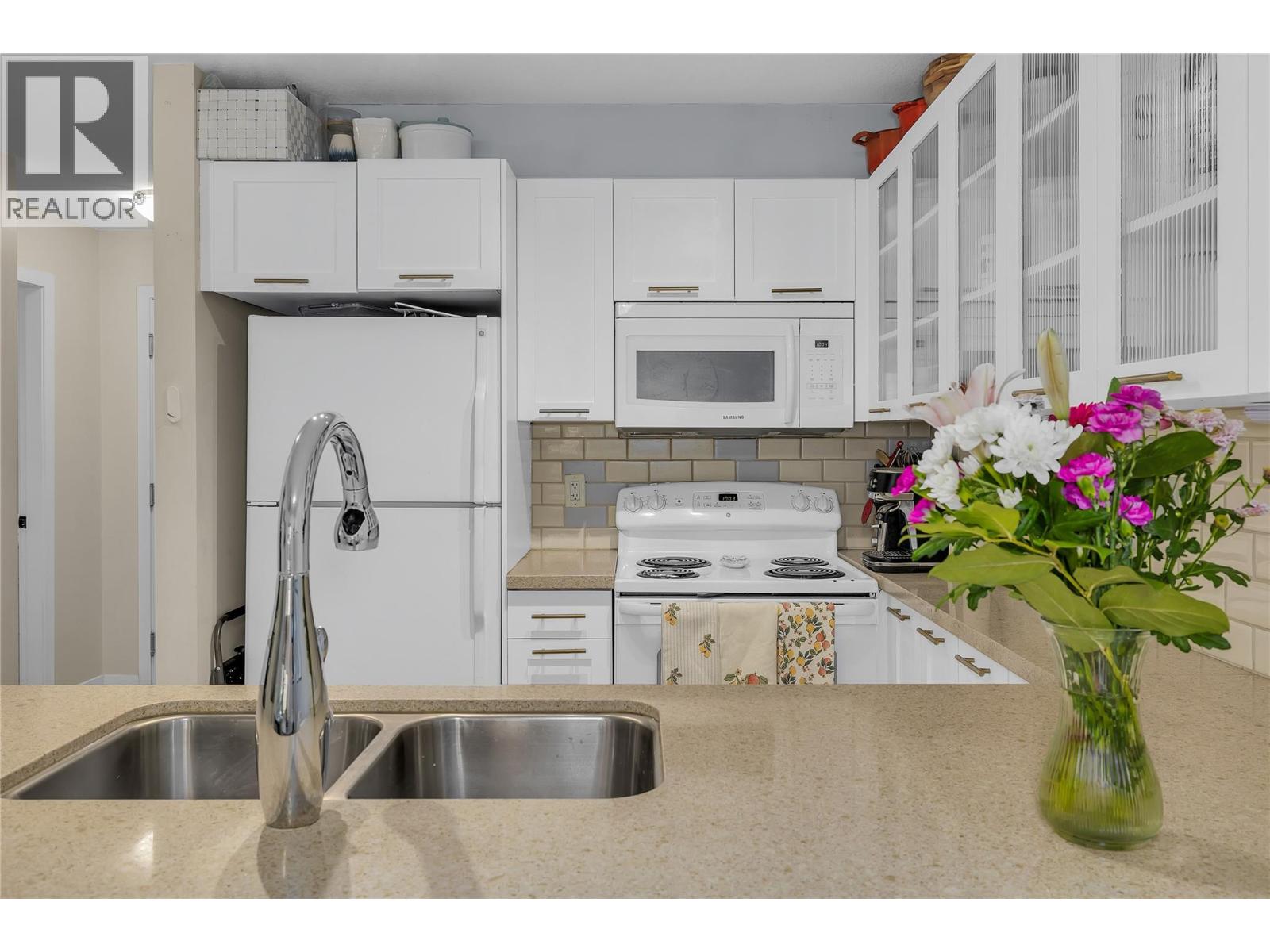 Picture for Unit #111, 539 Yates  Road https://www.cirrealty.ca/reb/bc/6/10365406_26.jpg