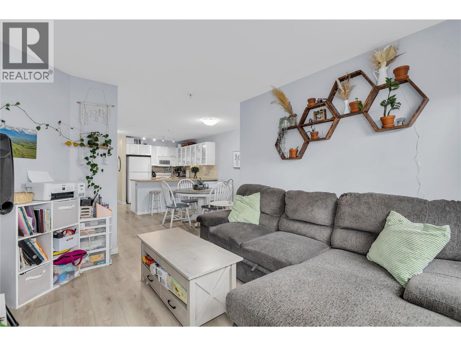 Picture for Unit #111, 539 Yates  Road https://www.cirrealty.ca/reb/bc/6/10365406_27.jpg