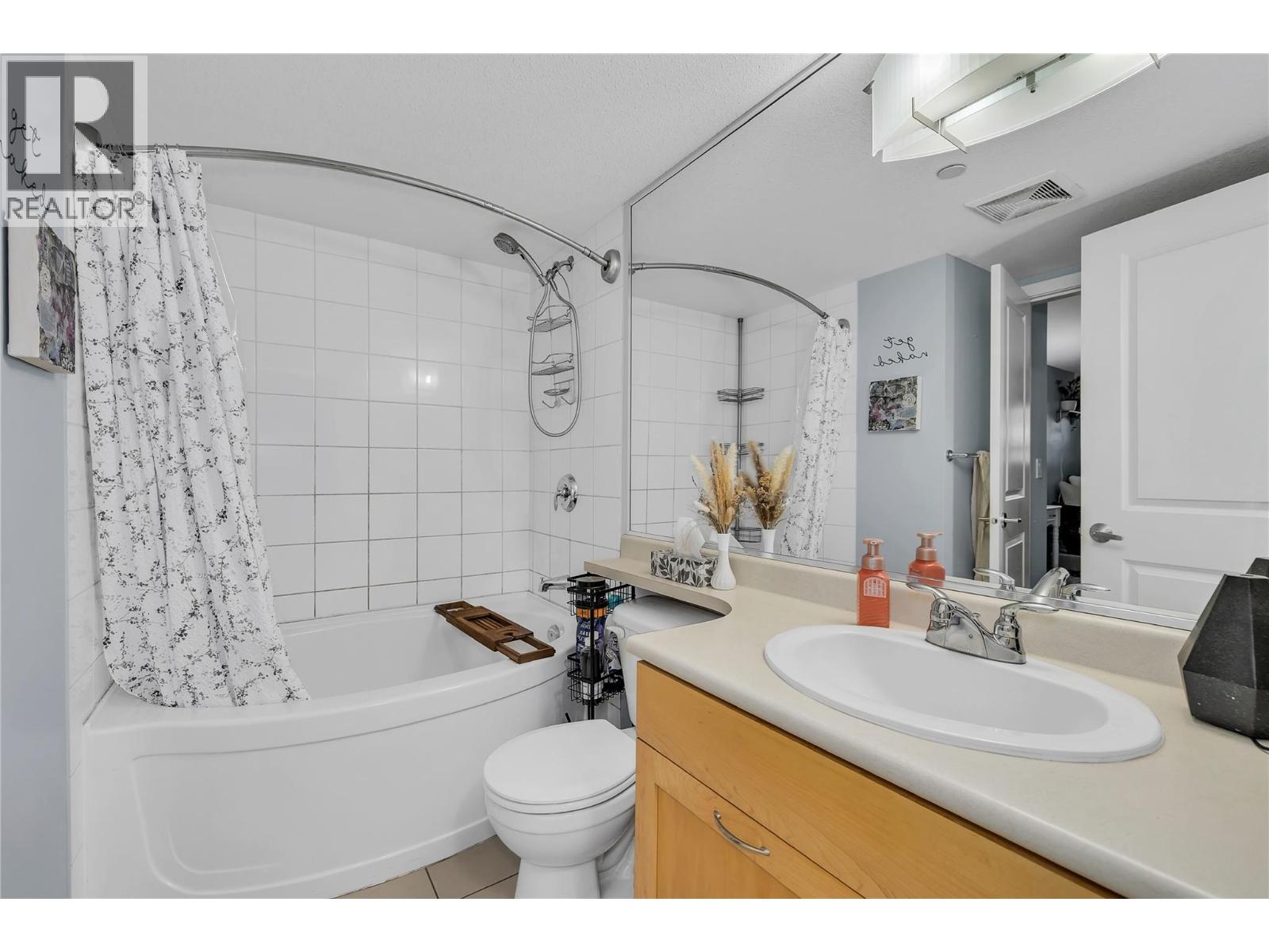 Picture for Unit #111, 539 Yates  Road https://www.cirrealty.ca/reb/bc/6/10365406_40.jpg