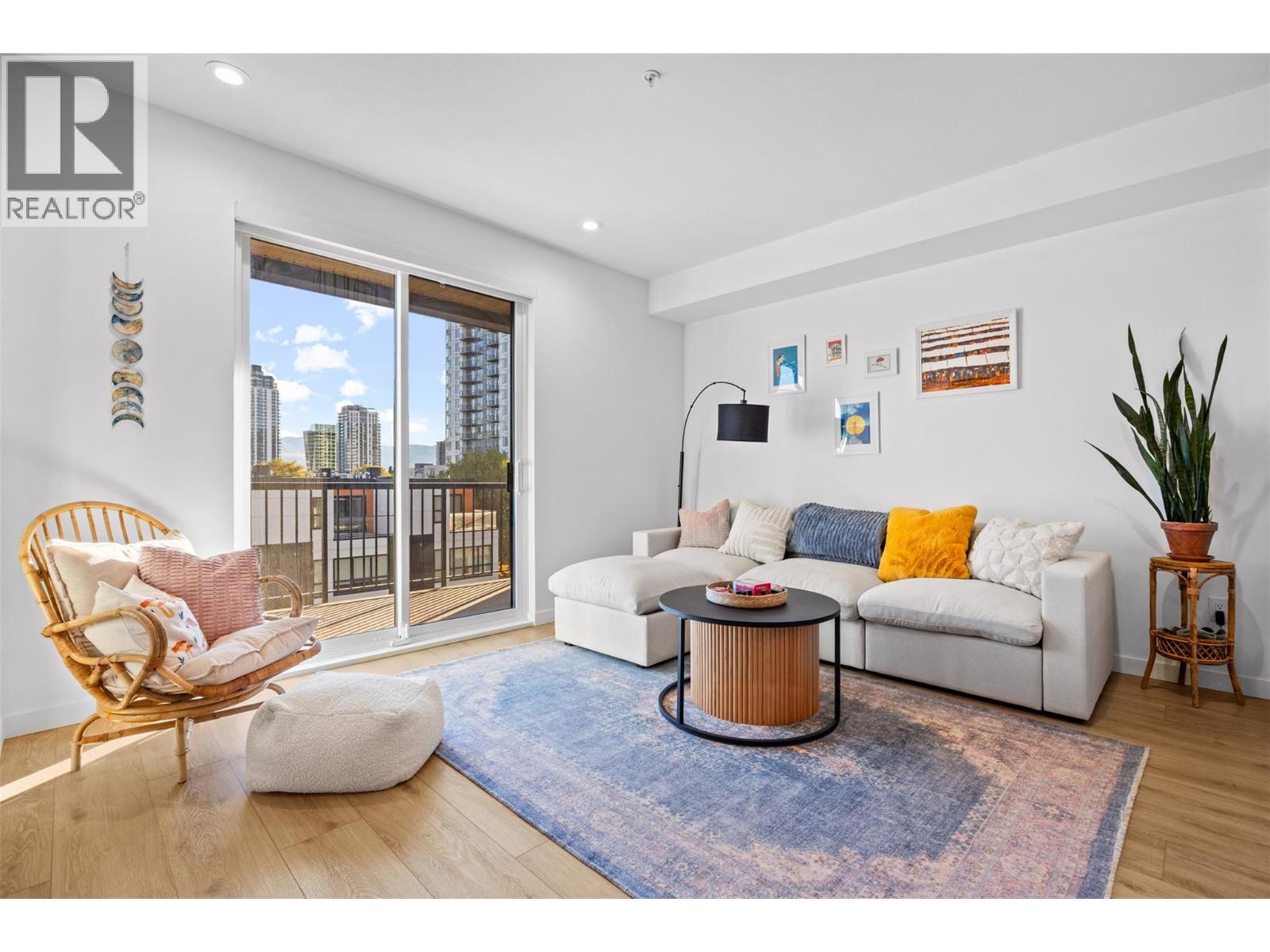 Picture for Unit #405, 660 Cawston  Avenue https://www.cirrealty.ca/reb/bc/6/10365466_10.jpg