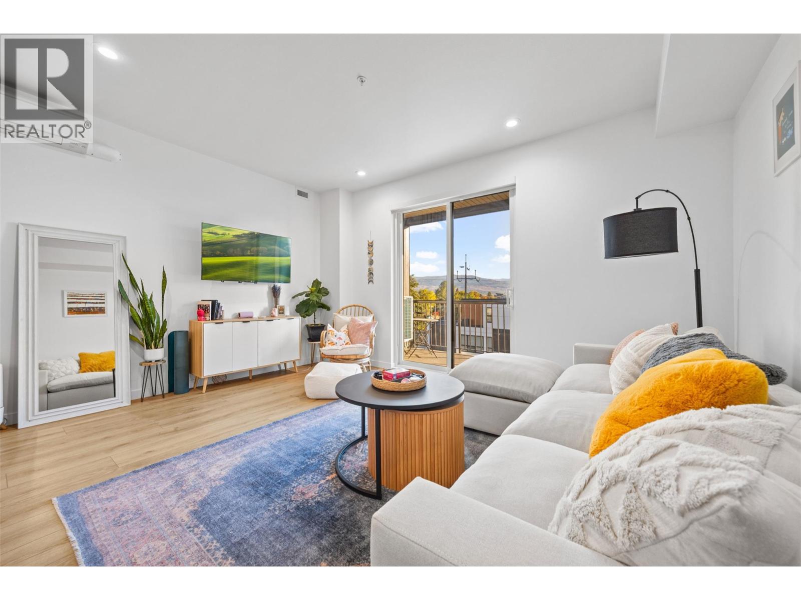 Picture for Unit #405, 660 Cawston  Avenue https://www.cirrealty.ca/reb/bc/6/10365466_12.jpg