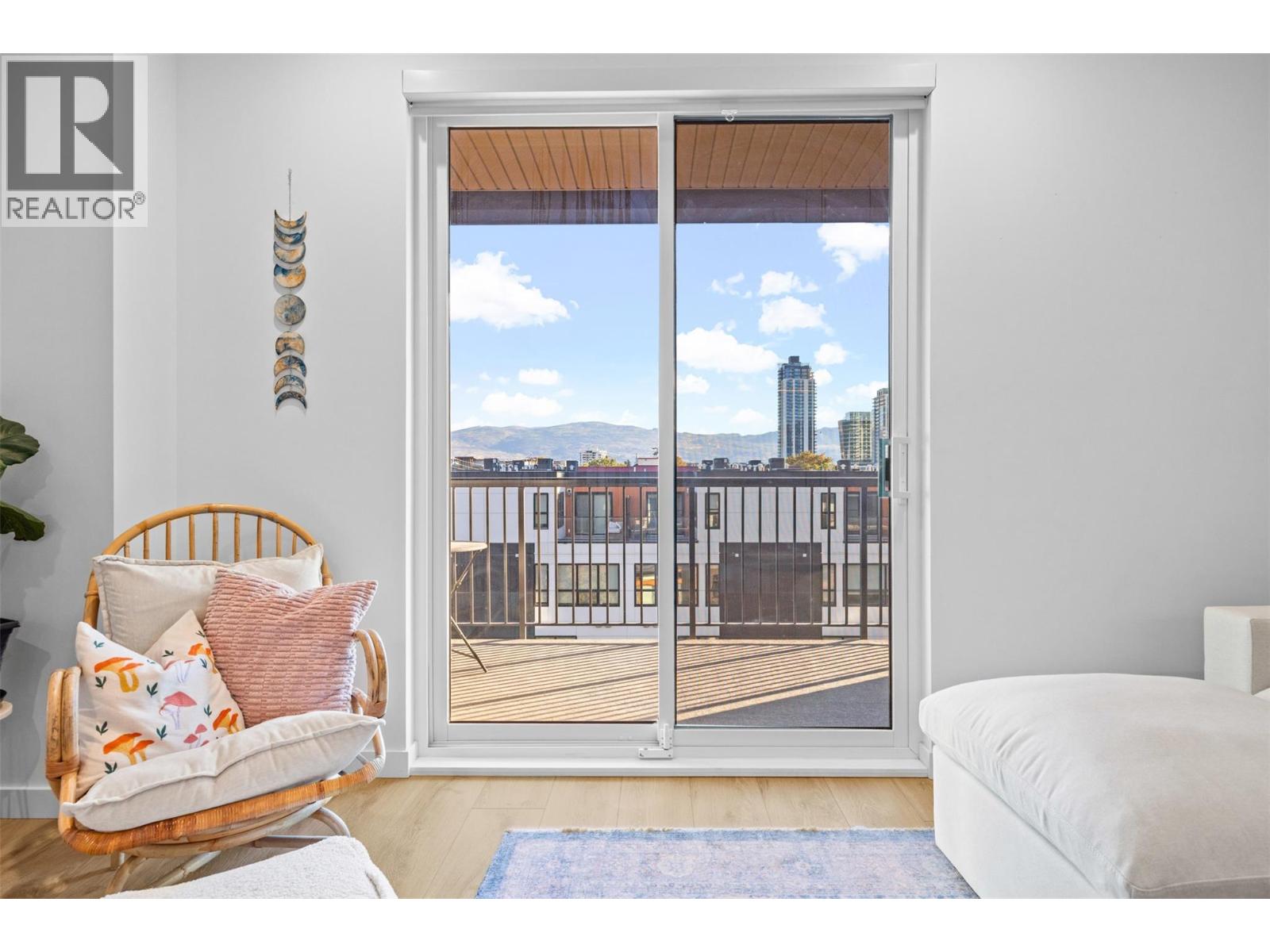 Picture for Unit #405, 660 Cawston  Avenue https://www.cirrealty.ca/reb/bc/6/10365466_13.jpg