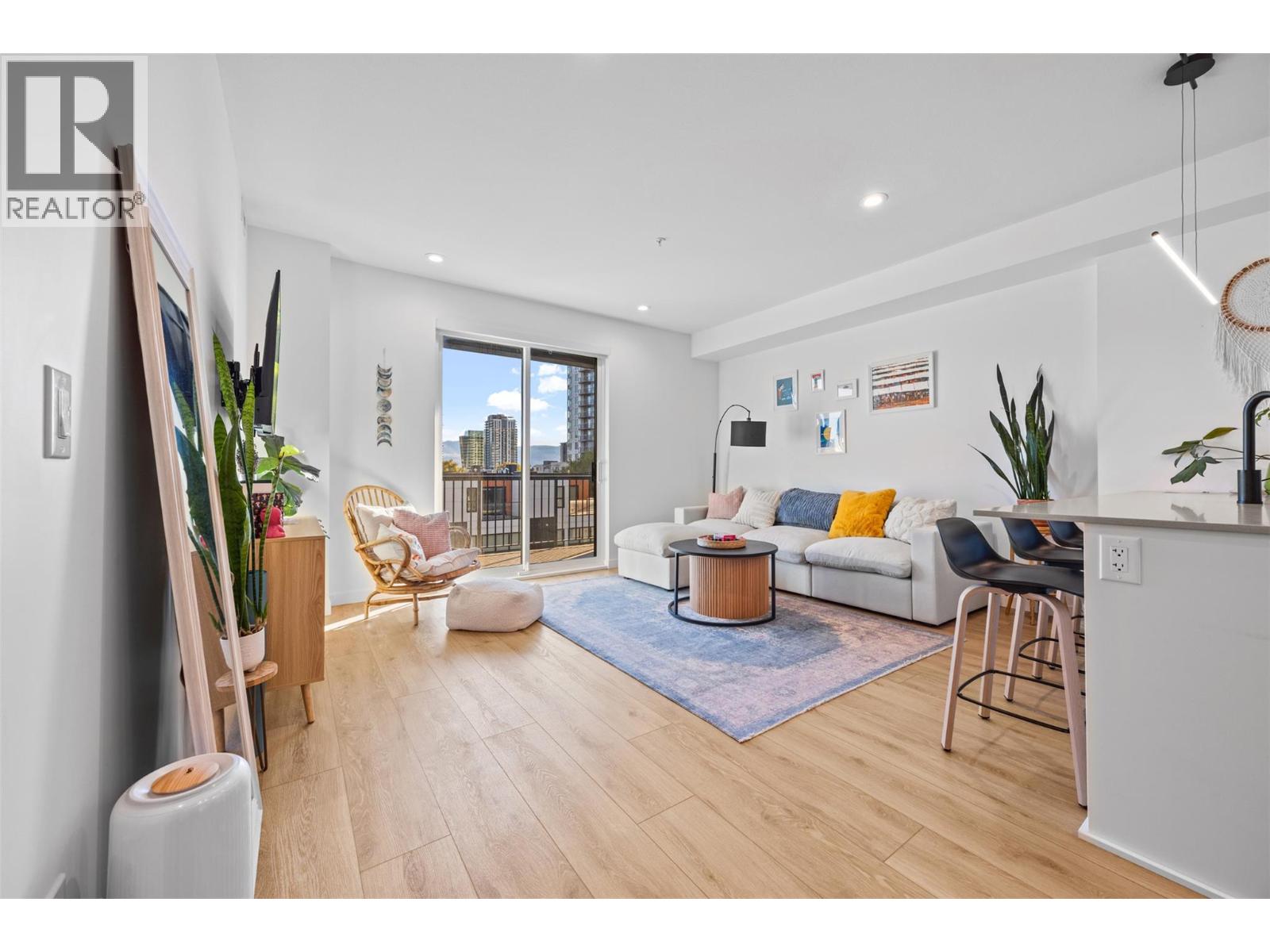 Picture for Unit #405, 660 Cawston  Avenue https://www.cirrealty.ca/reb/bc/6/10365466_9.jpg