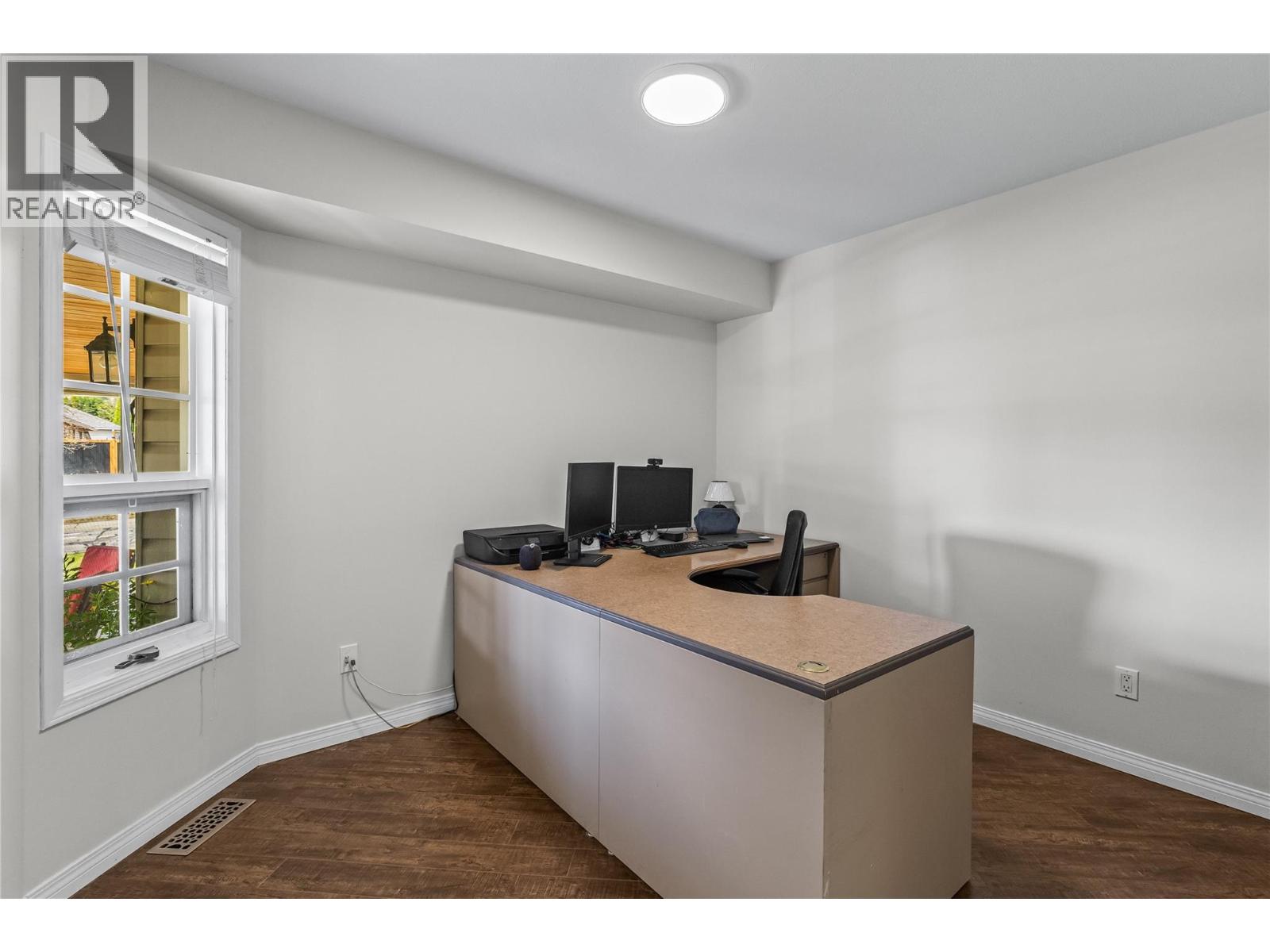 Picture for 2395 Shannon Ridge  Drive https://www.cirrealty.ca/reb/bc/6/10365576_19.jpg