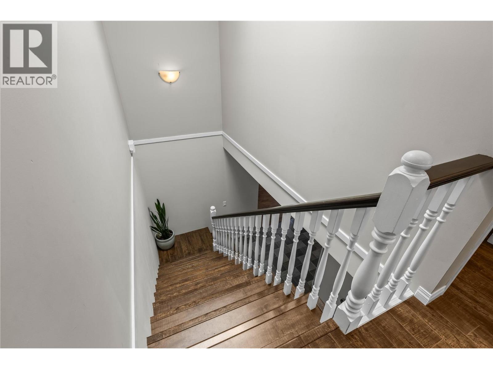 Picture for 2395 Shannon Ridge  Drive https://www.cirrealty.ca/reb/bc/6/10365576_21.jpg