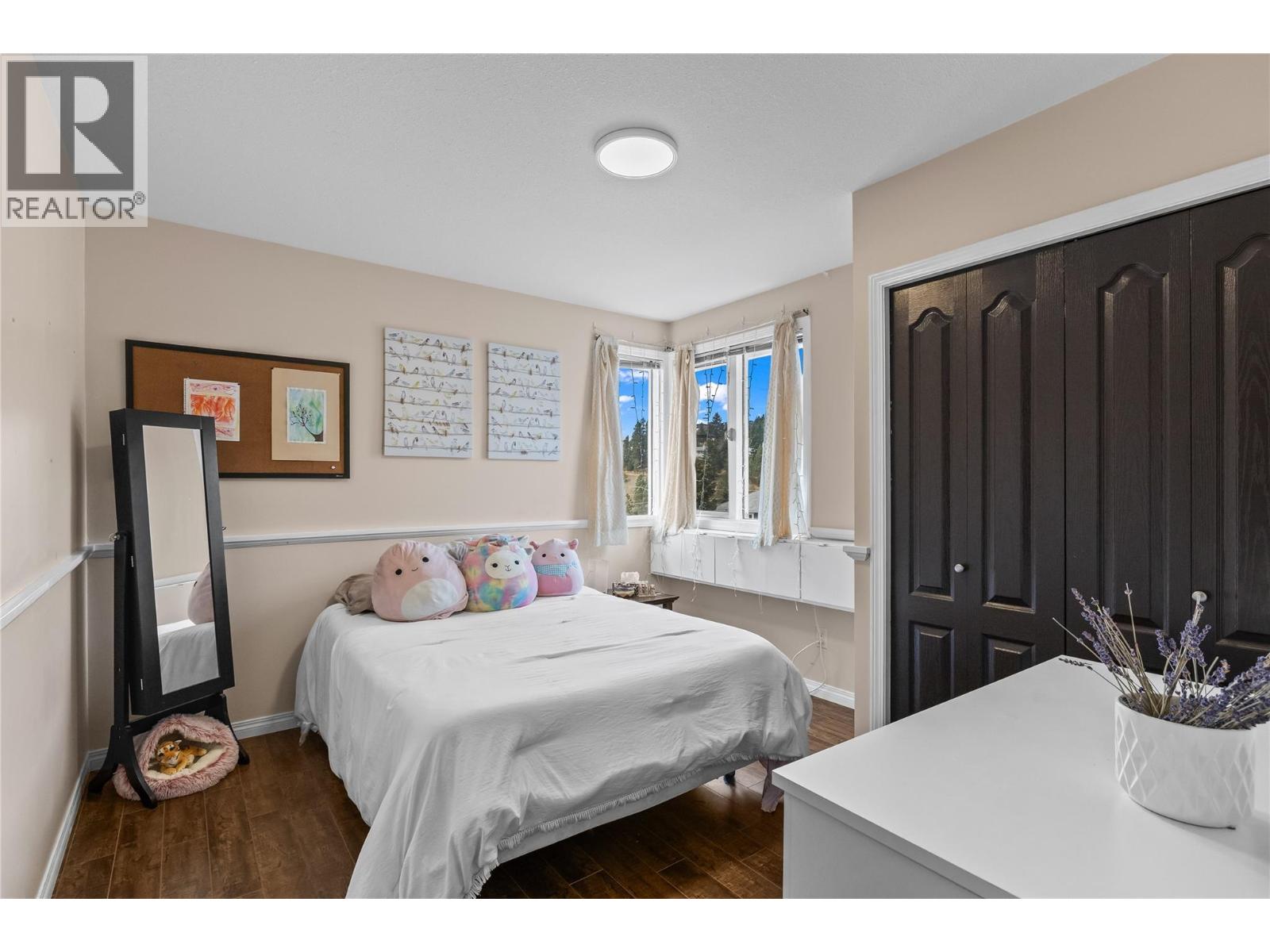 Picture for 2395 Shannon Ridge  Drive https://www.cirrealty.ca/reb/bc/6/10365576_27.jpg
