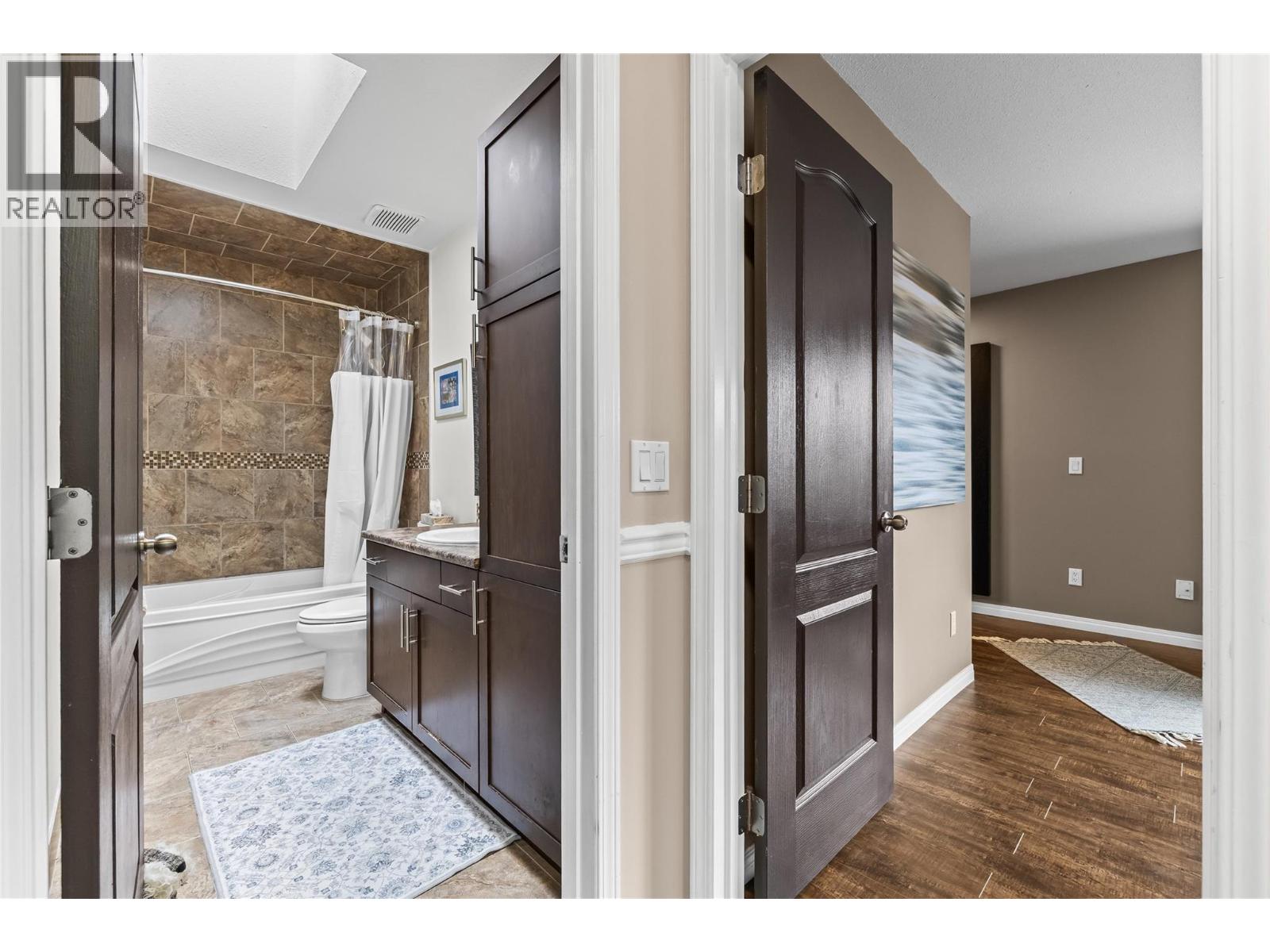 Picture for 2395 Shannon Ridge  Drive https://www.cirrealty.ca/reb/bc/6/10365576_29.jpg