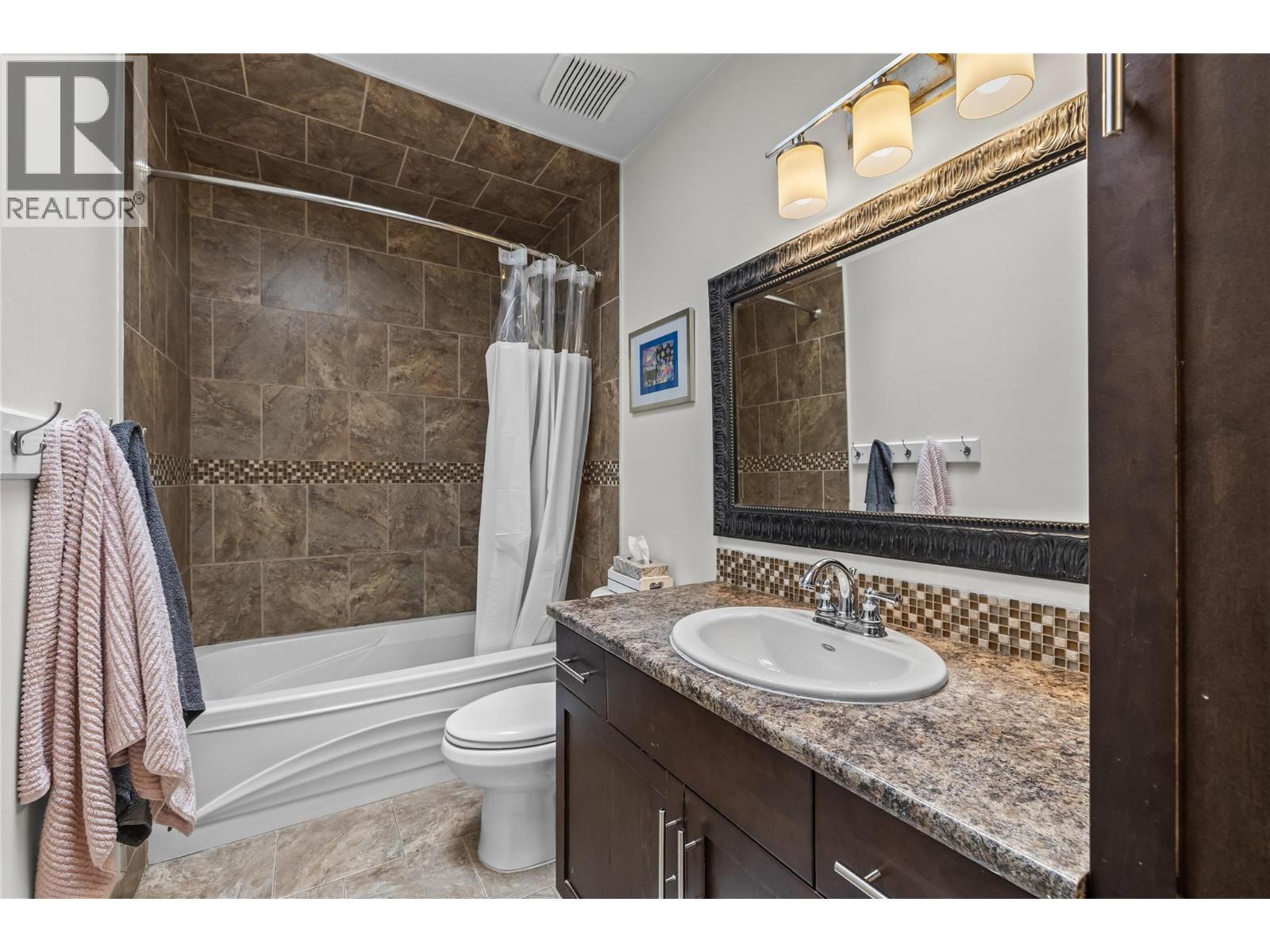 Picture for 2395 Shannon Ridge  Drive https://www.cirrealty.ca/reb/bc/6/10365576_30.jpg