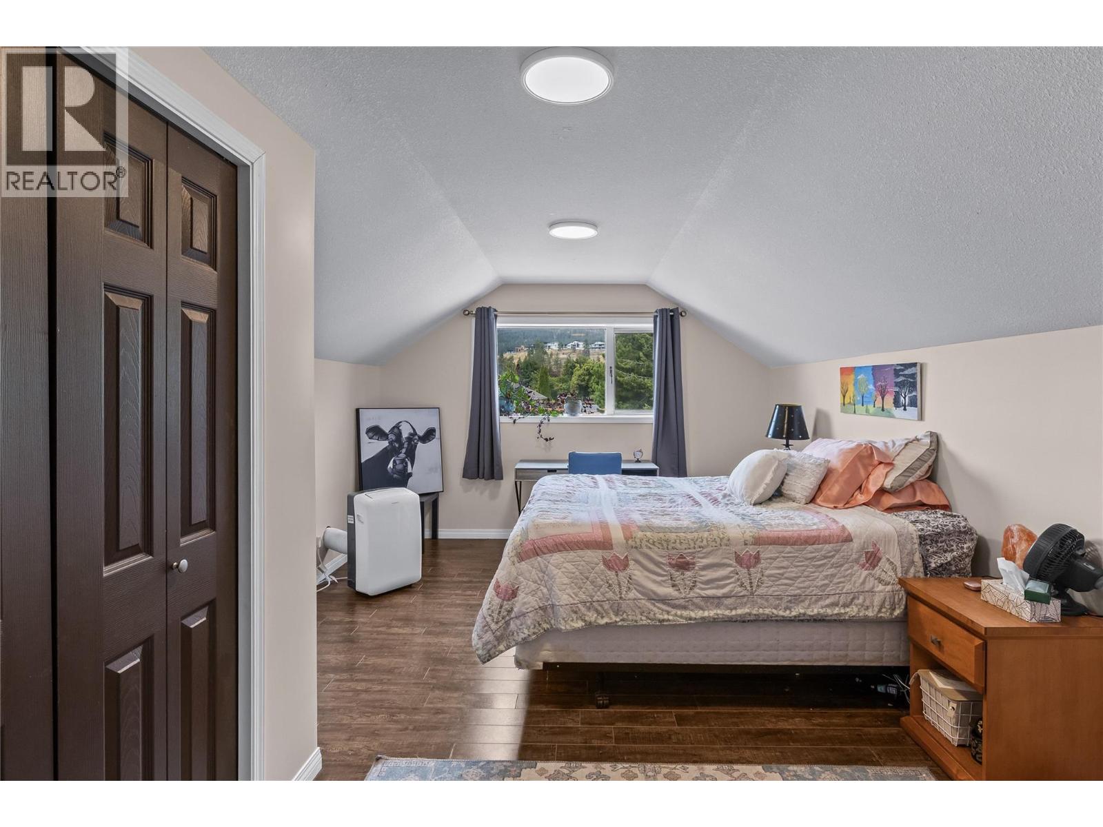 Picture for 2395 Shannon Ridge  Drive https://www.cirrealty.ca/reb/bc/6/10365576_31.jpg