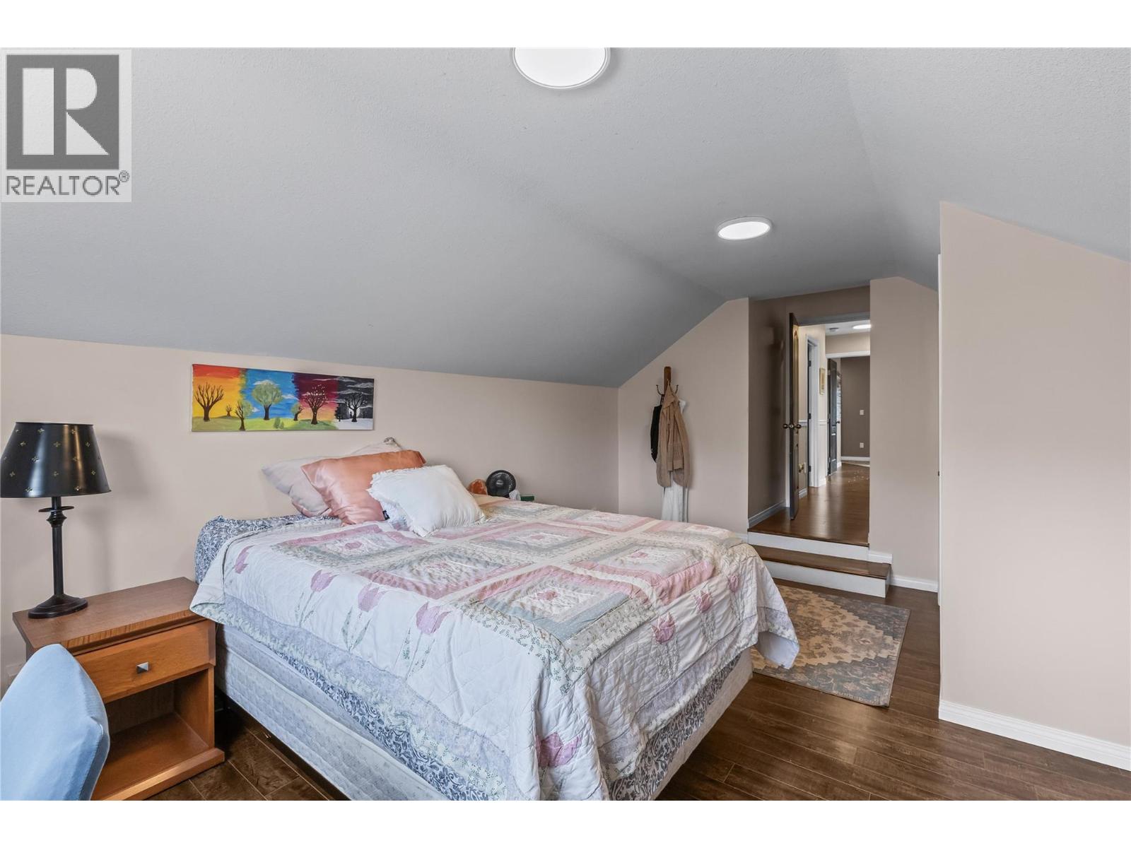 Picture for 2395 Shannon Ridge  Drive https://www.cirrealty.ca/reb/bc/6/10365576_32.jpg