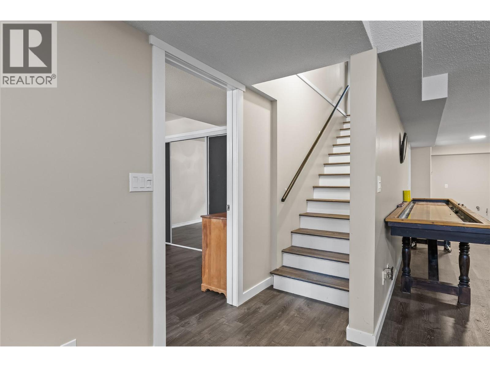 Picture for 2395 Shannon Ridge  Drive https://www.cirrealty.ca/reb/bc/6/10365576_33.jpg