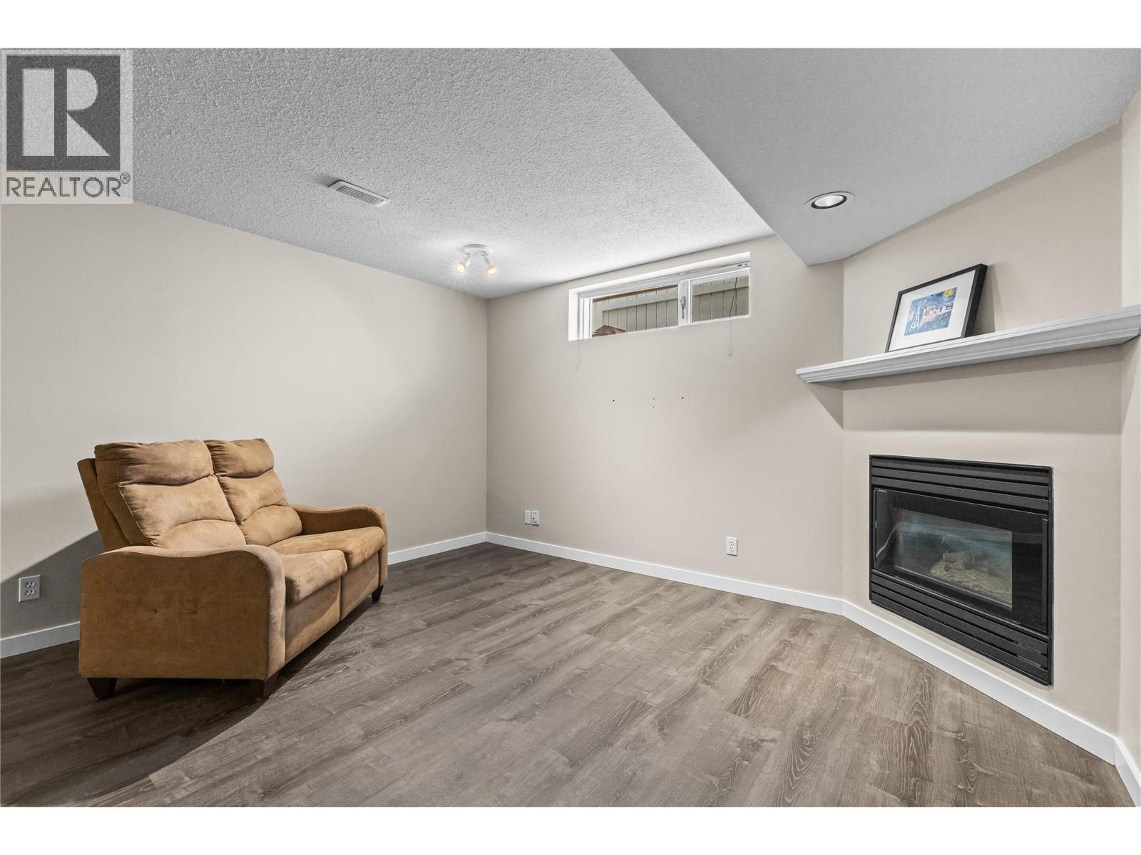Picture for 2395 Shannon Ridge  Drive https://www.cirrealty.ca/reb/bc/6/10365576_35.jpg