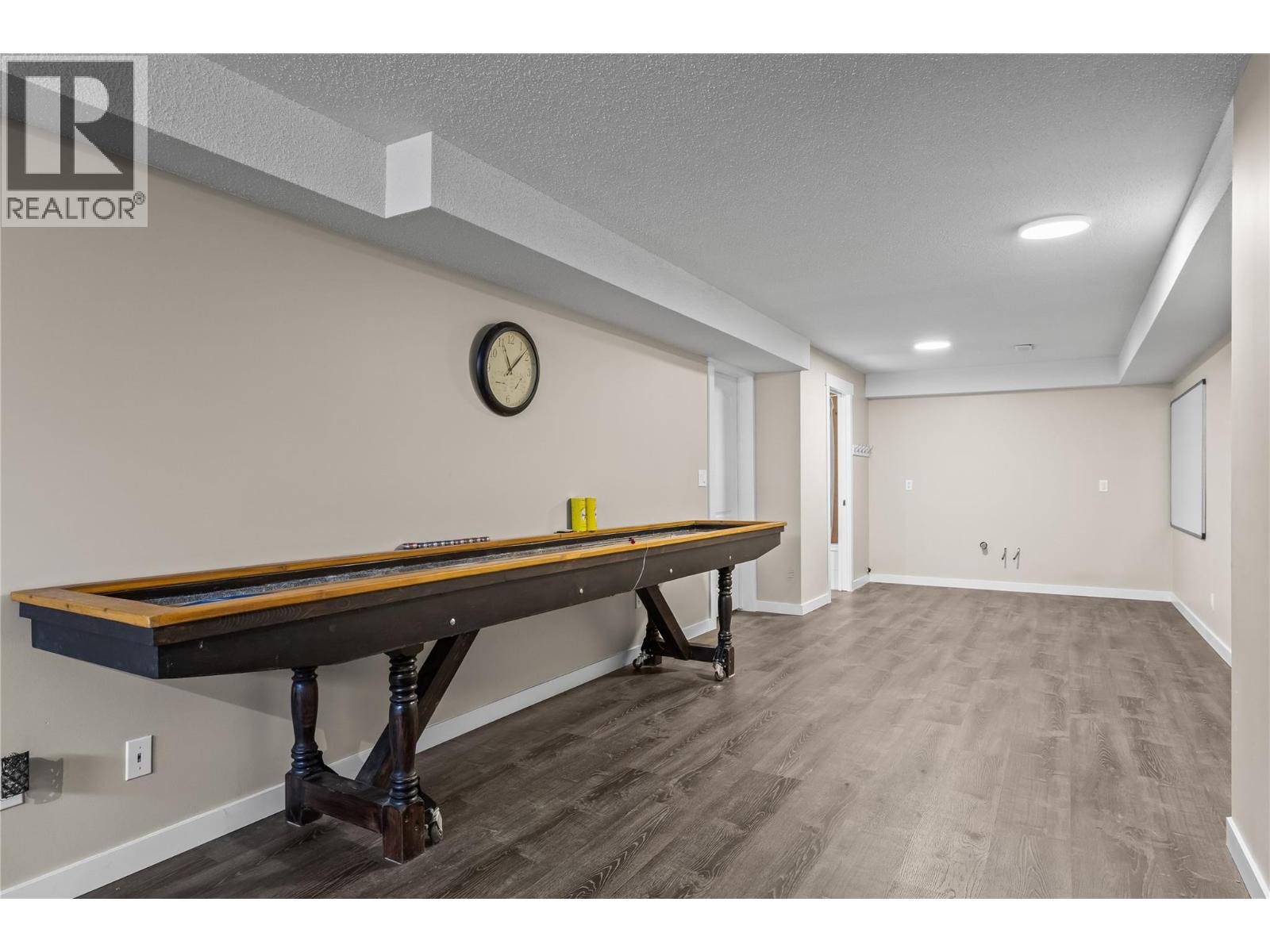 Picture for 2395 Shannon Ridge  Drive https://www.cirrealty.ca/reb/bc/6/10365576_38.jpg